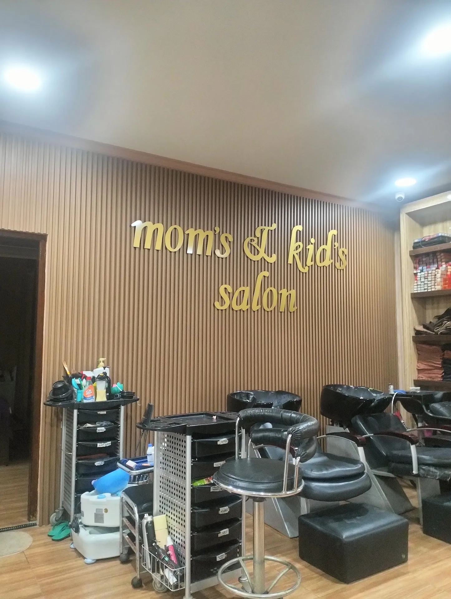 Mom's & Kid's Salon & Spa