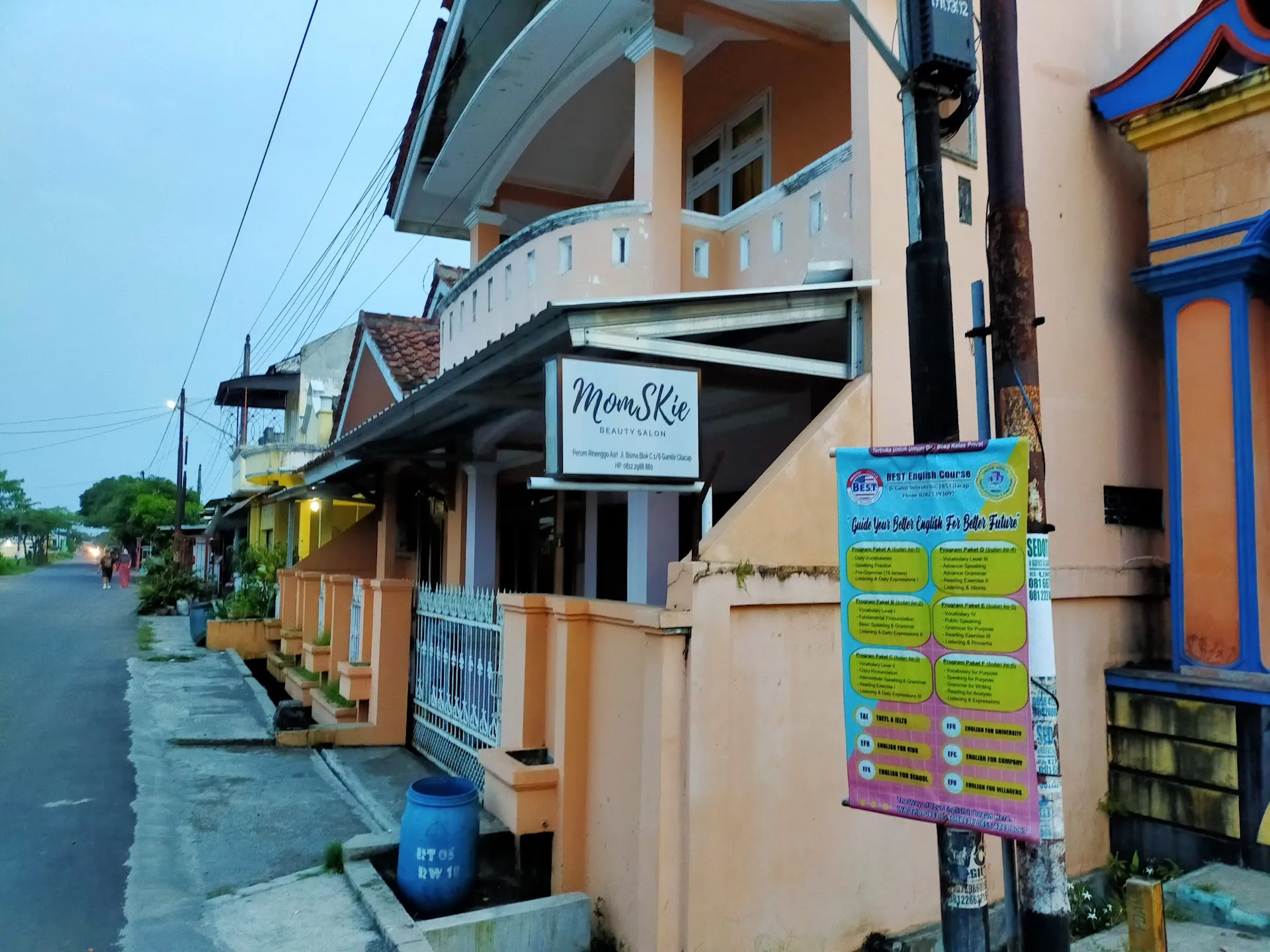 Momskie Salon Wanita
