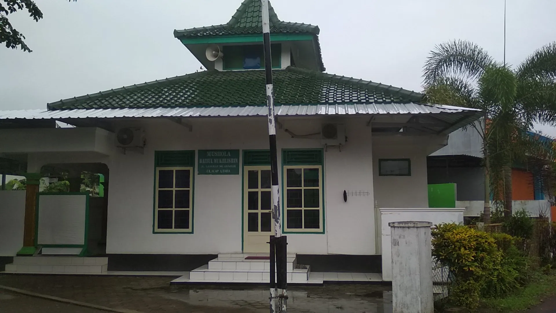 Mushola Baitul Mukhlishin