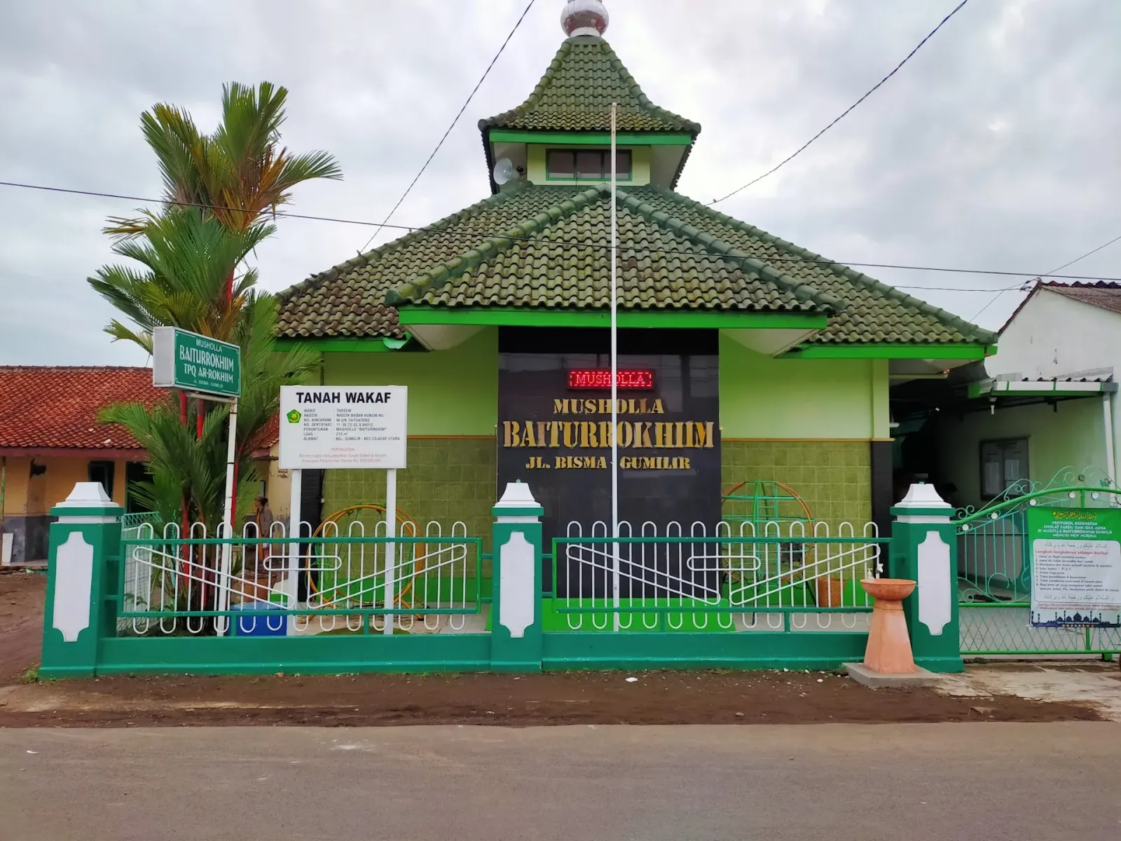 Mushola Nur - Qomariyah