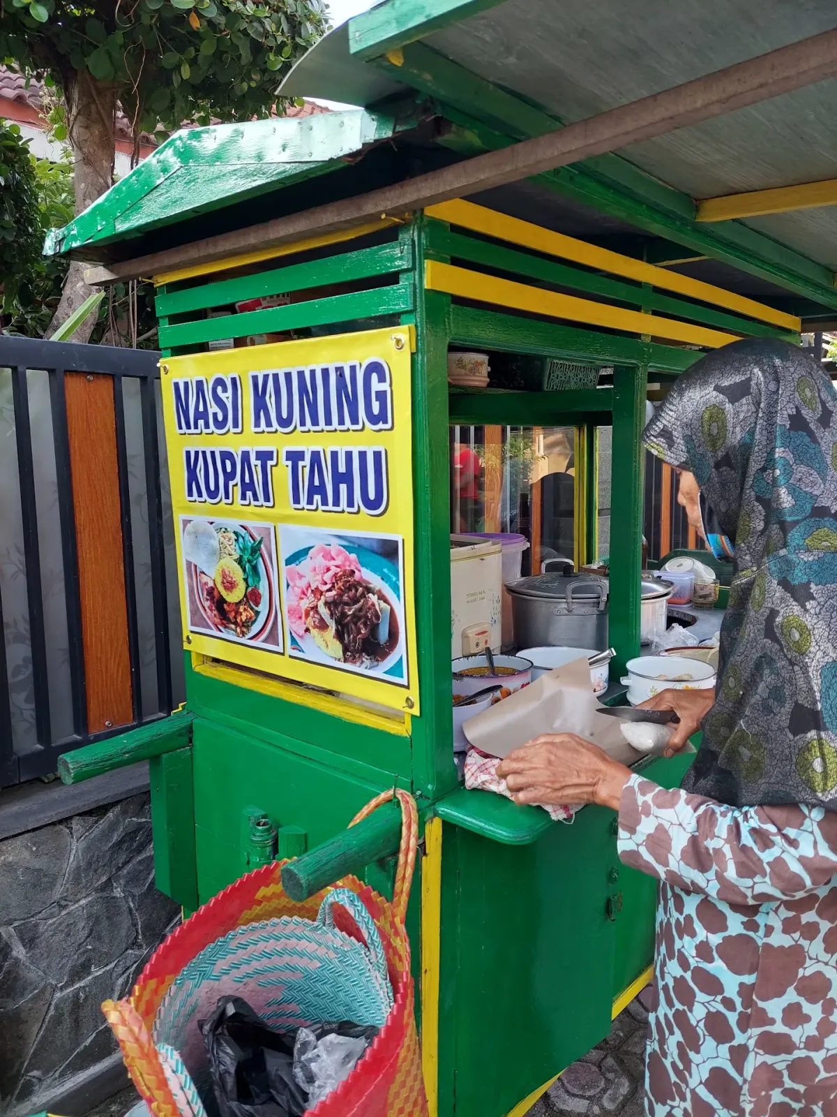 Nasi Kuning, Lengko dan Kupat Tahu
