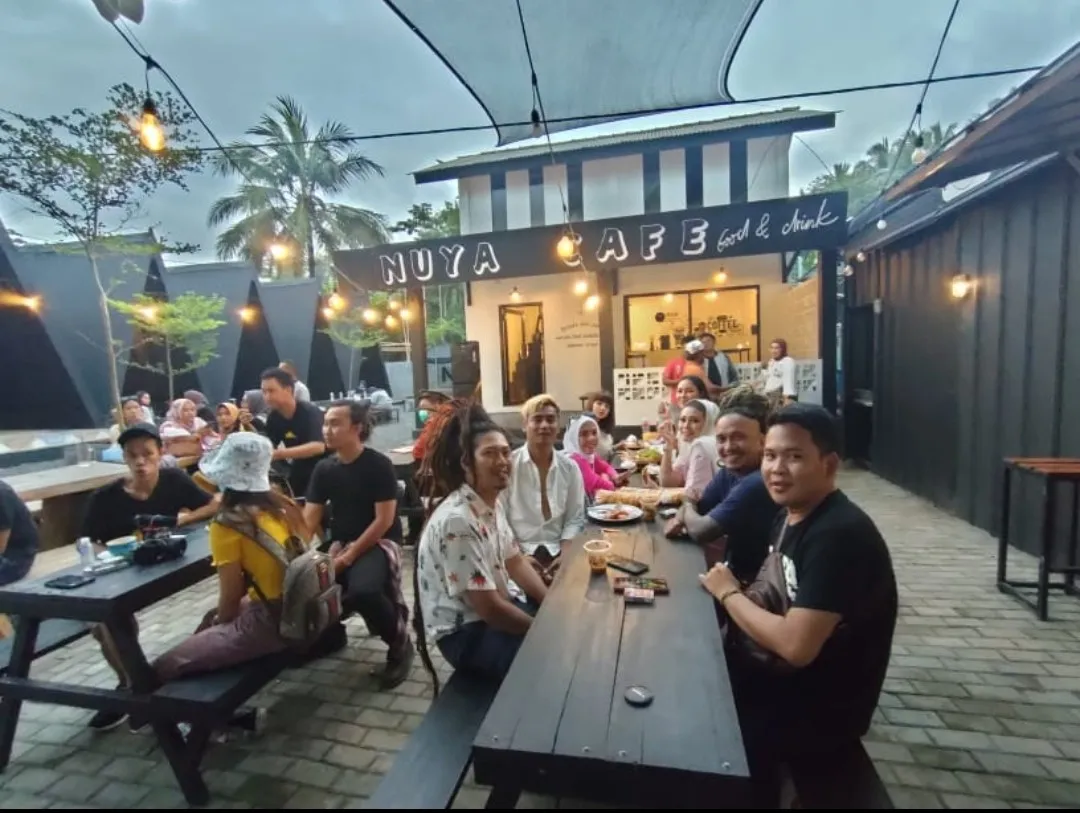 Nuya Cafe Food and Drink