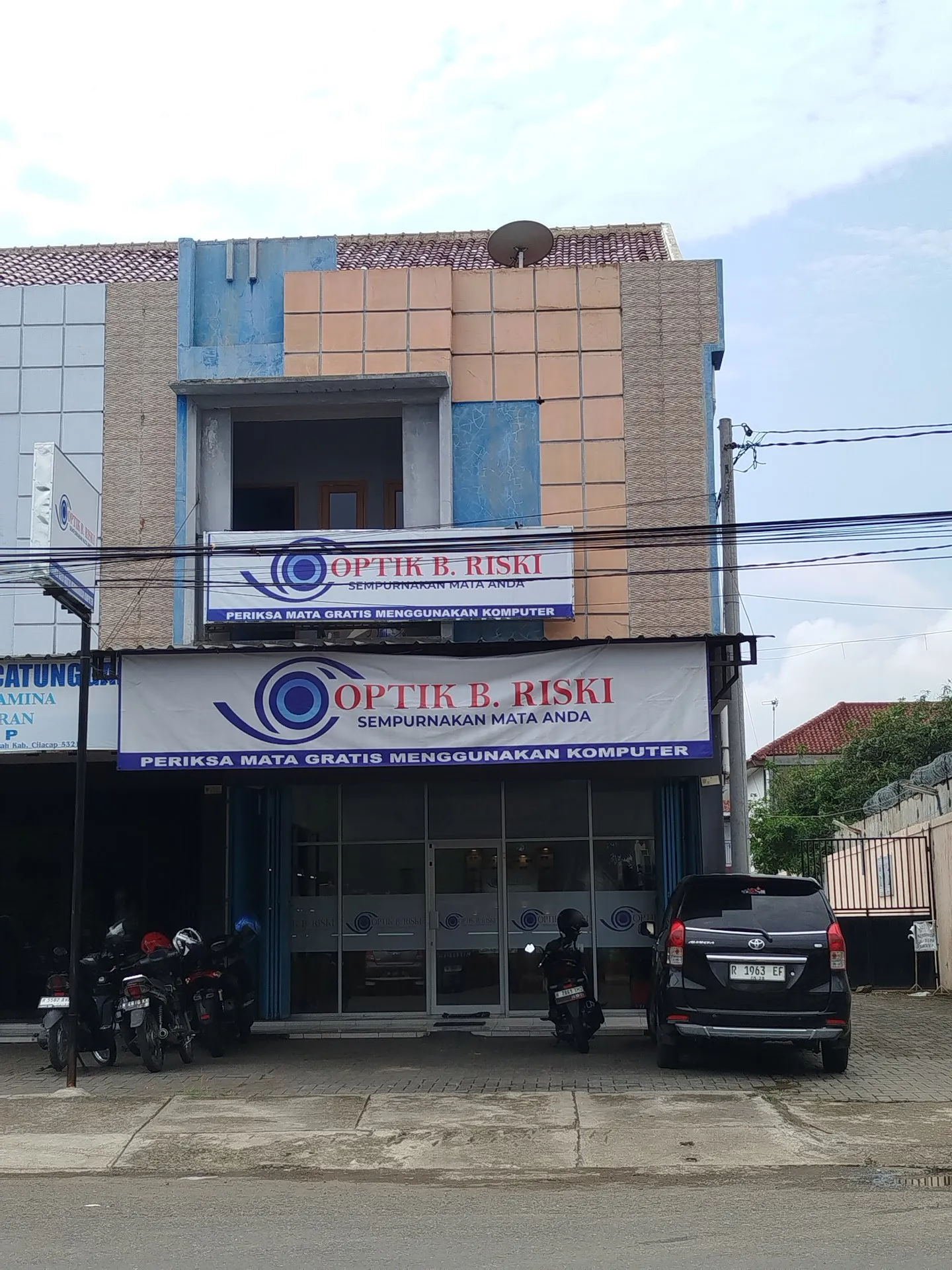 Optik B Riski Cilacap Point