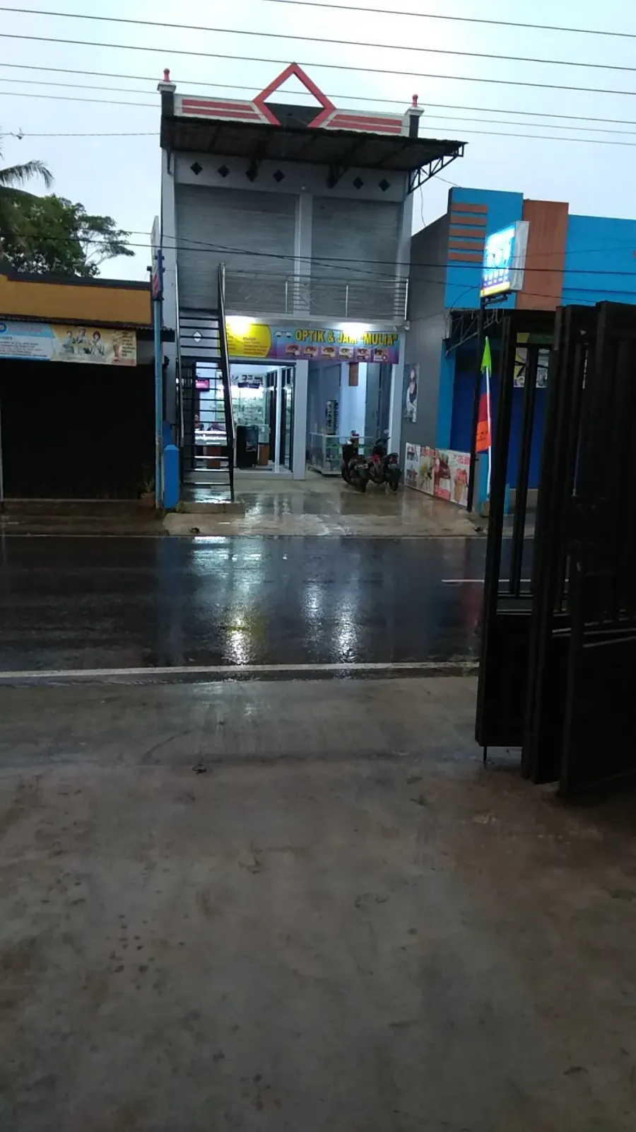 optik dan jam mulia
