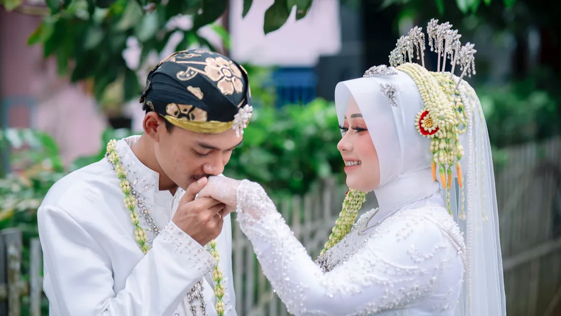 Ovie Setiaku Photo & Cinema | Wedding Photographer Cilacap