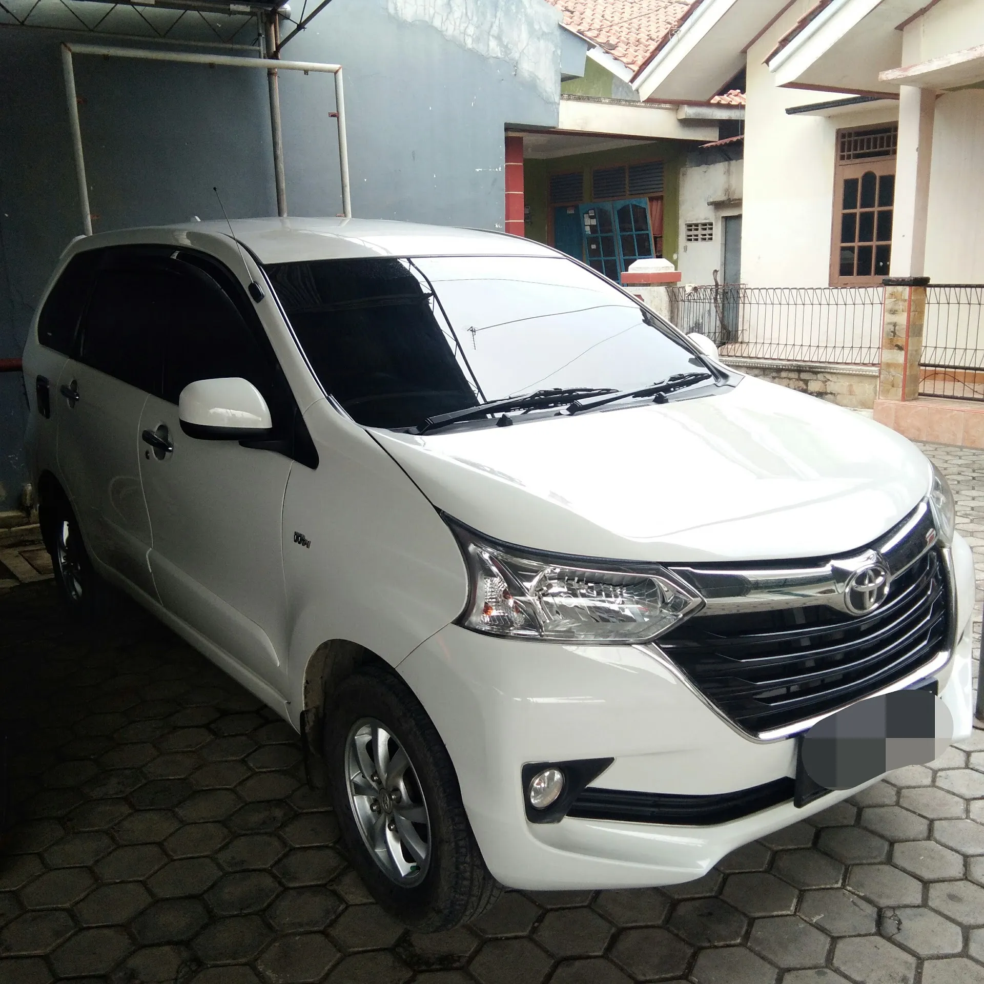 Ozzi Tour & Travel (Carter Mobil Cilacap)
