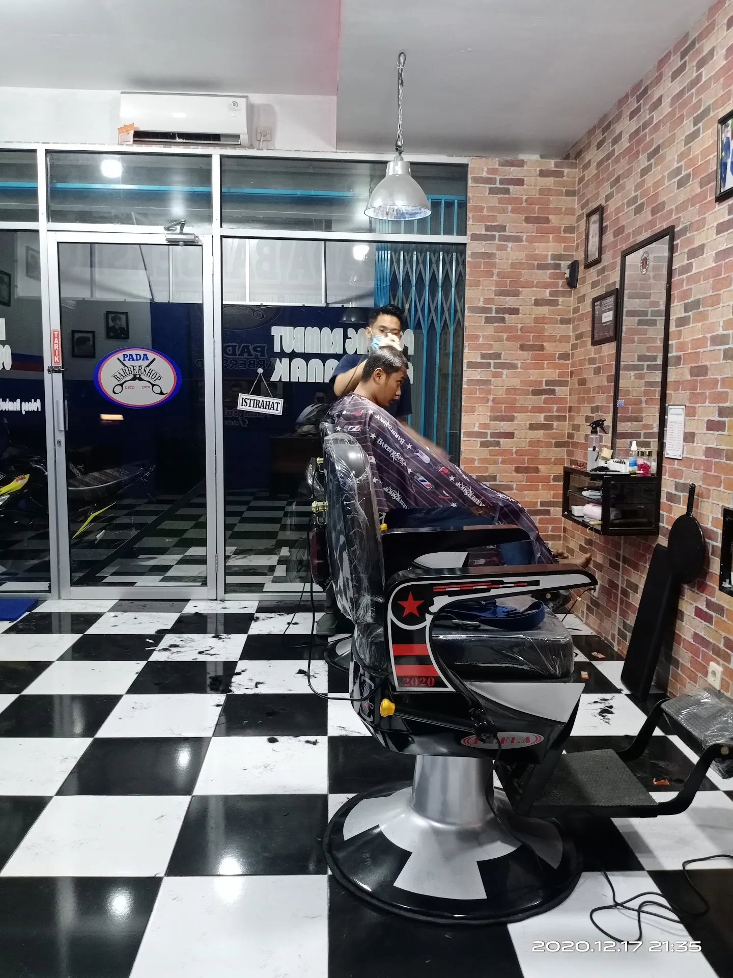 PADA BARBERSHOP Kalisabuk