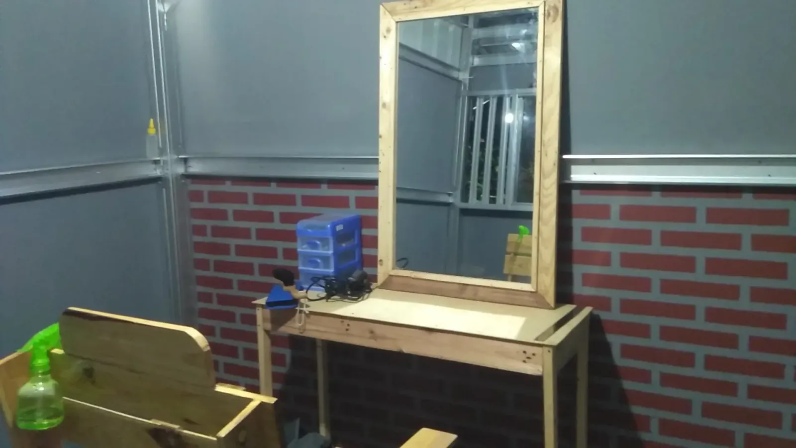 Pangkas Rambut "BUKAN BARBERSHOP"
