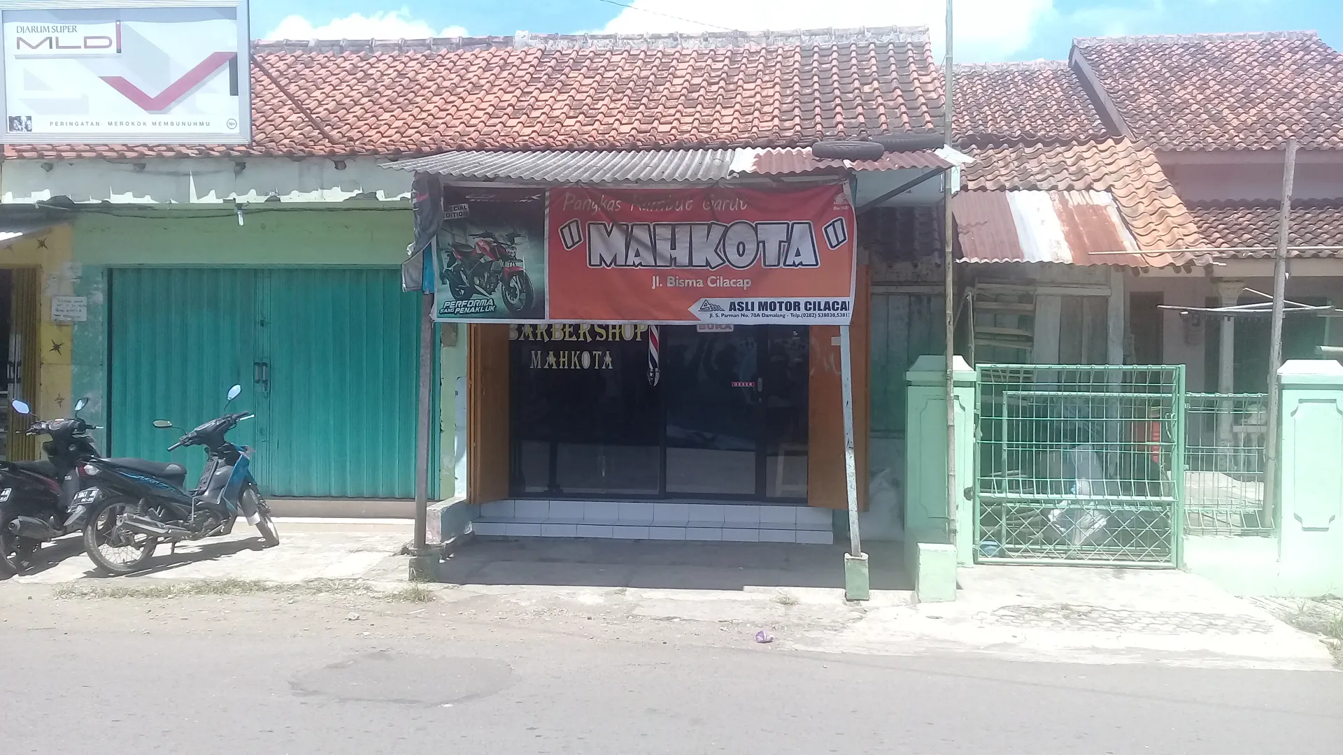 Mahkota Haircut