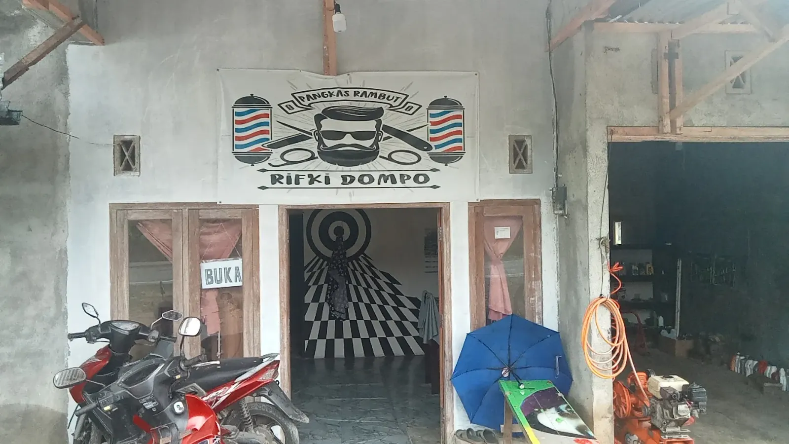 Pangkas rambut Rifki dompo