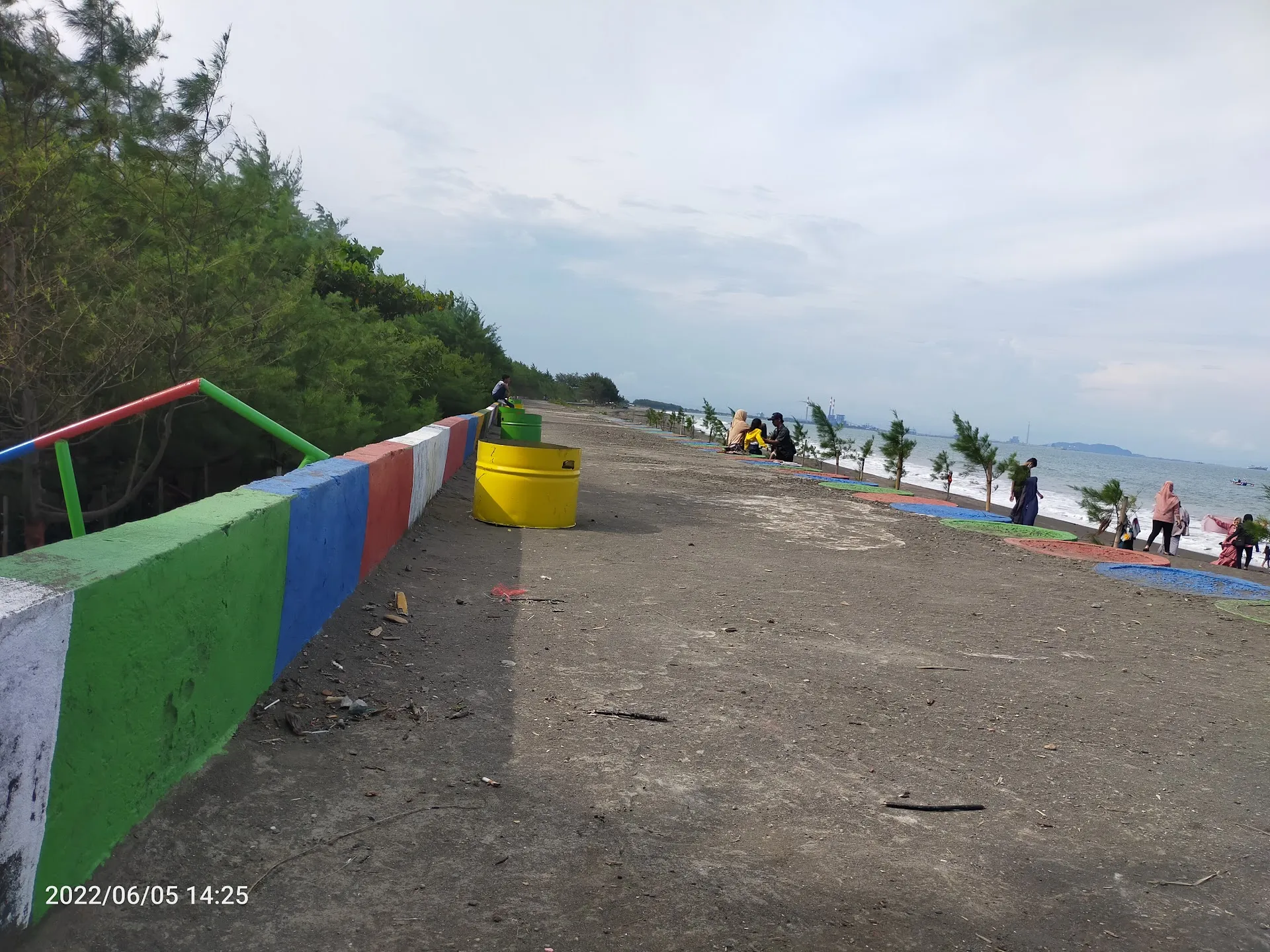 Pantai Cemara Jajar Tegalkamulyan
