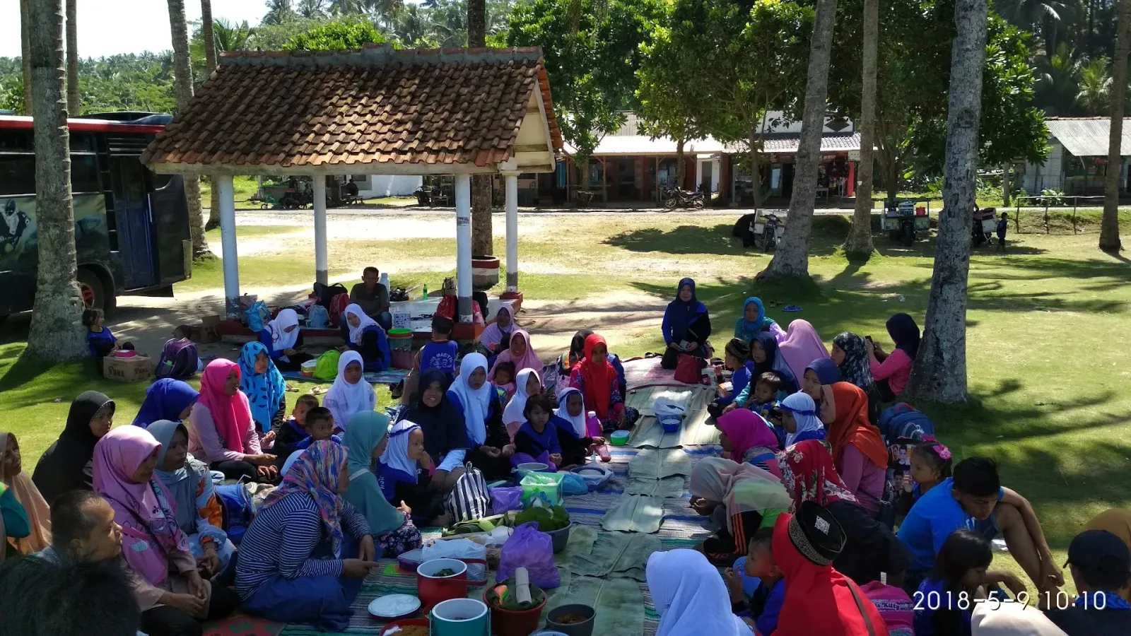 Pantai Karapyak Pasir Putih