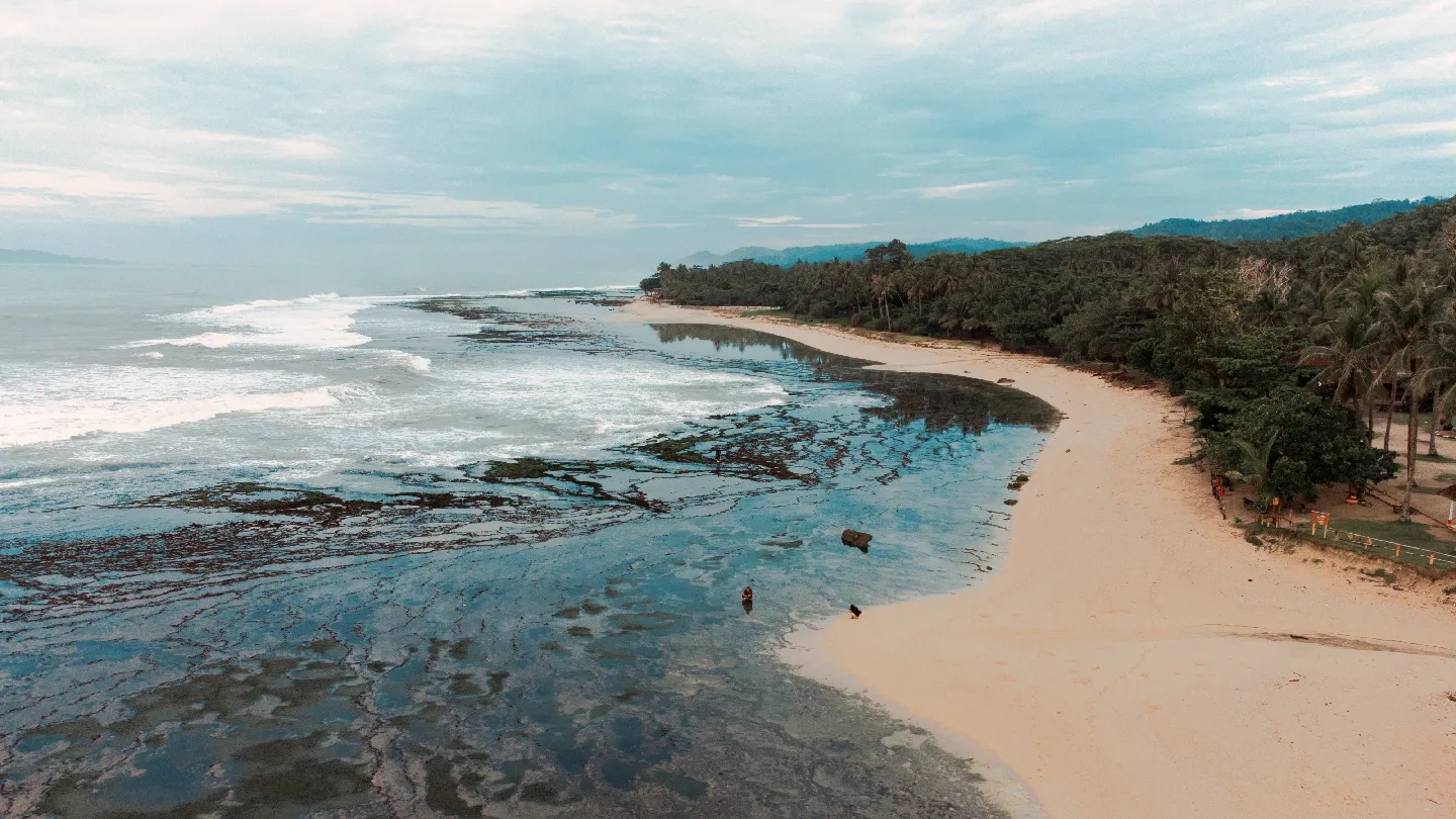 Pantai Karapyak Pasir Putih
