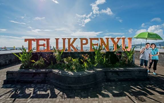 Pantai Teluk Penyu Cilacap