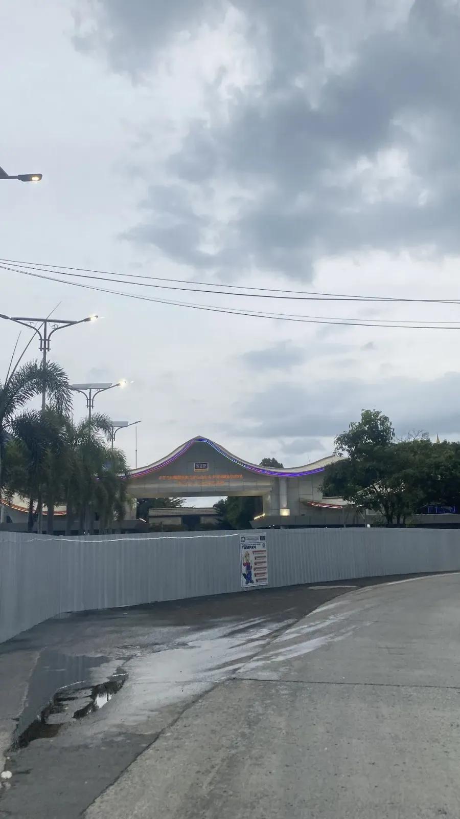 Parkiran PLTU Karang Kandri
