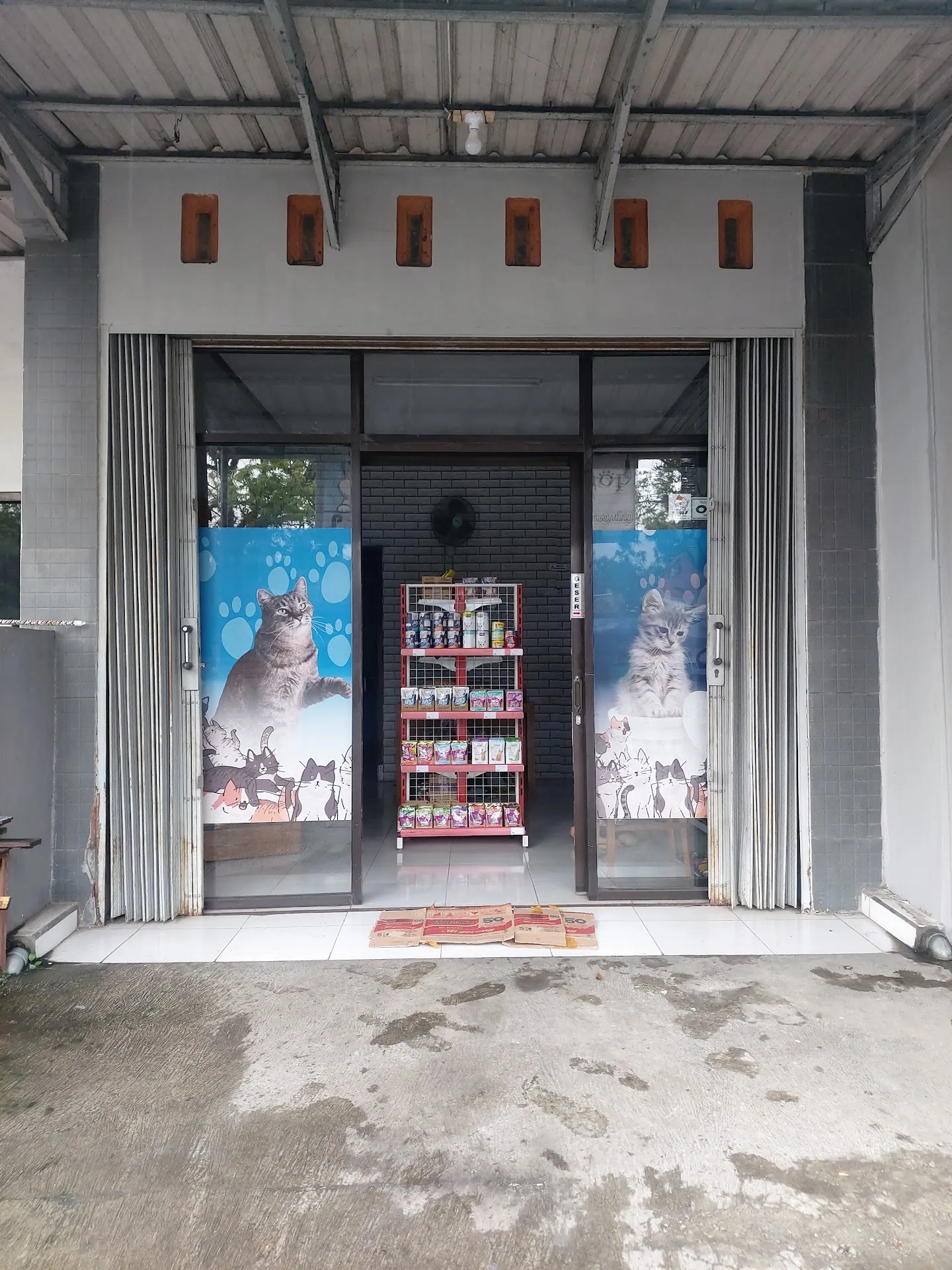 Paw's Petshop