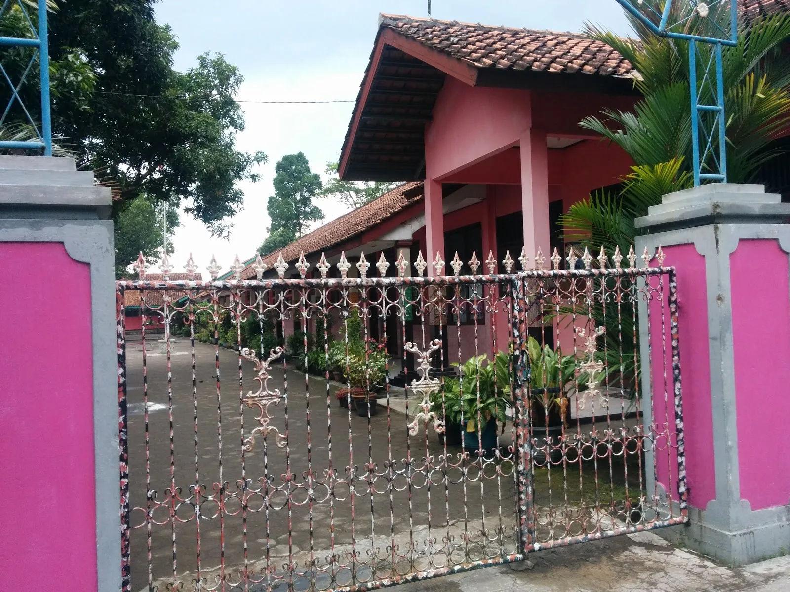 PB LIMAS TRITIH KULON