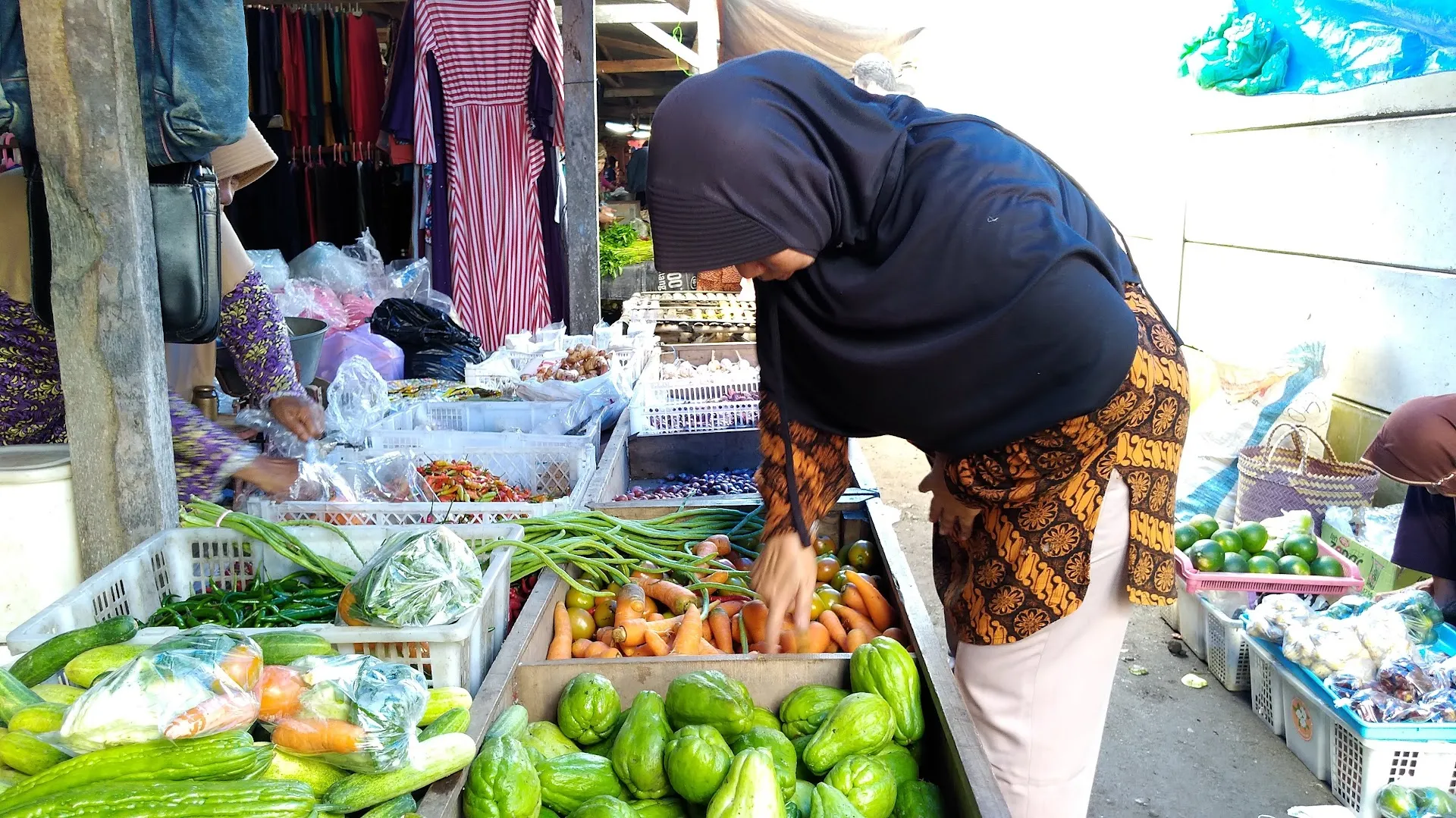 Pelem Gading Market