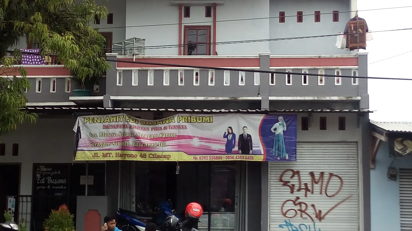 Penjahit Edi Busana Pribumi