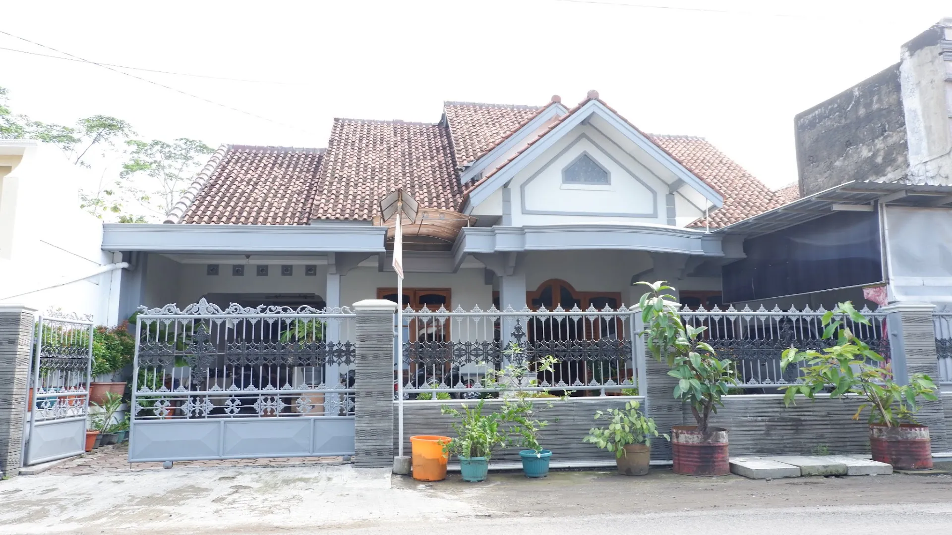 Penjahit Pelita