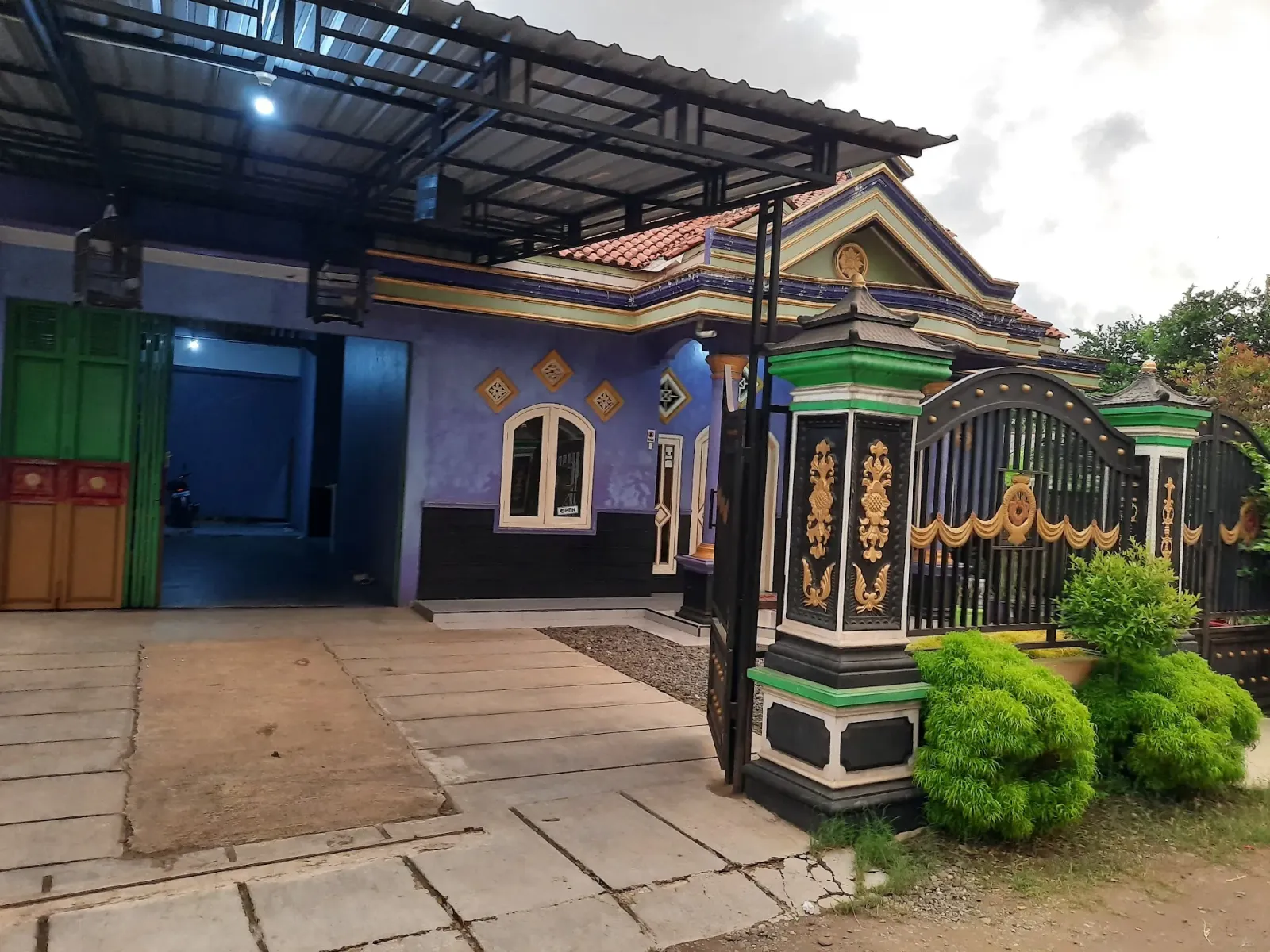Penyehat Tradisional Al-Ghofur