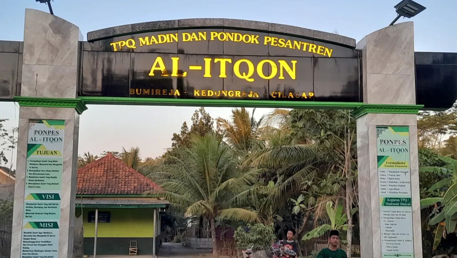 Pesantren Al Itqon