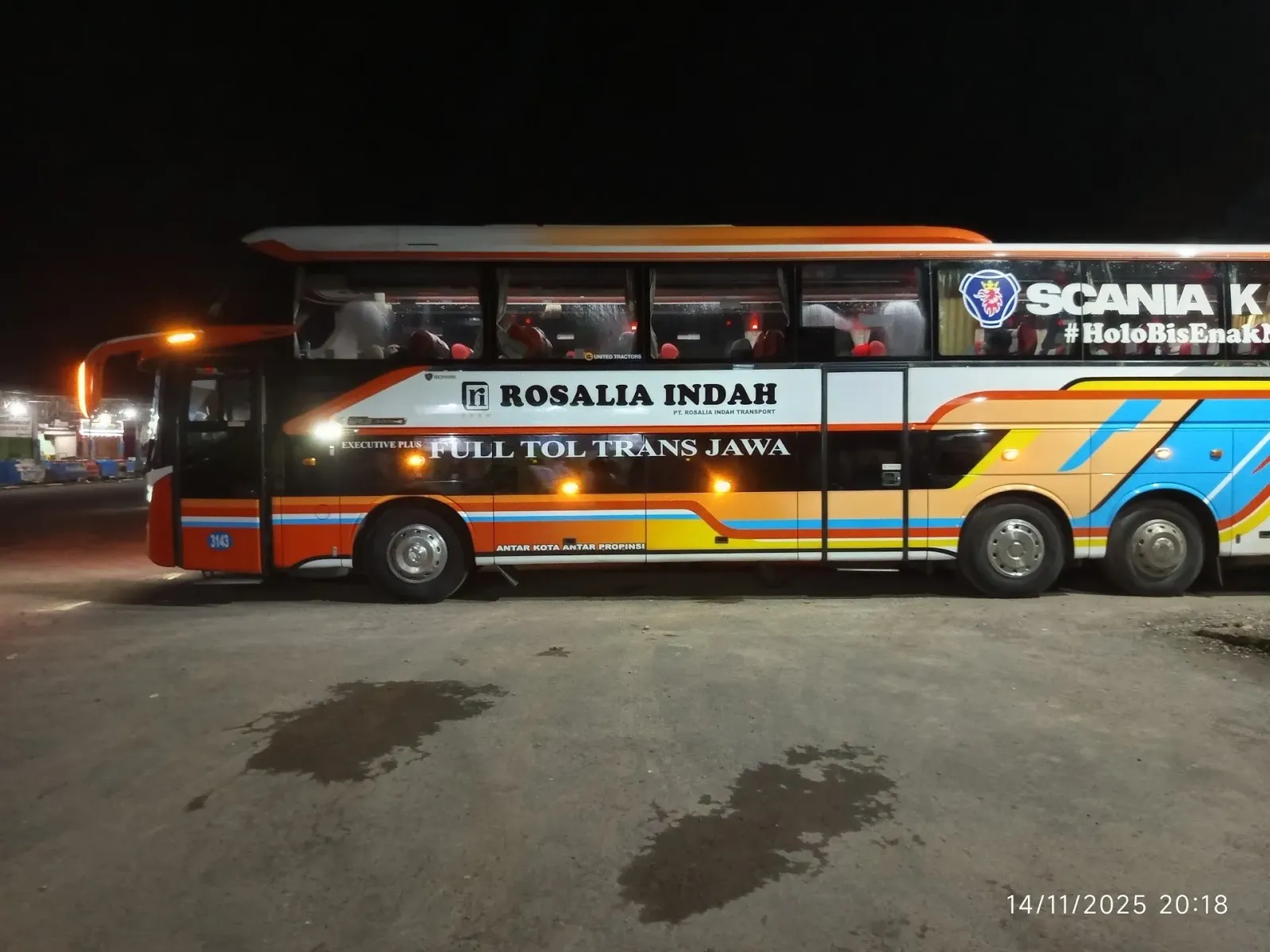 PO Rosalia Indah dan DAMRI Wangon