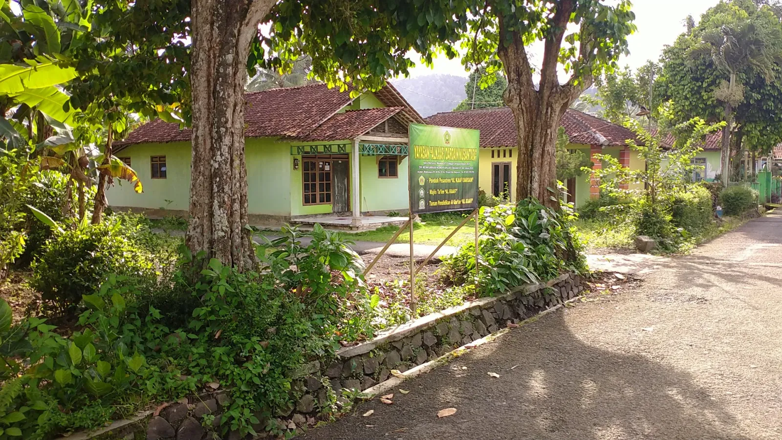 PONDOK PESANTREN ALKAAFI DAROAIN