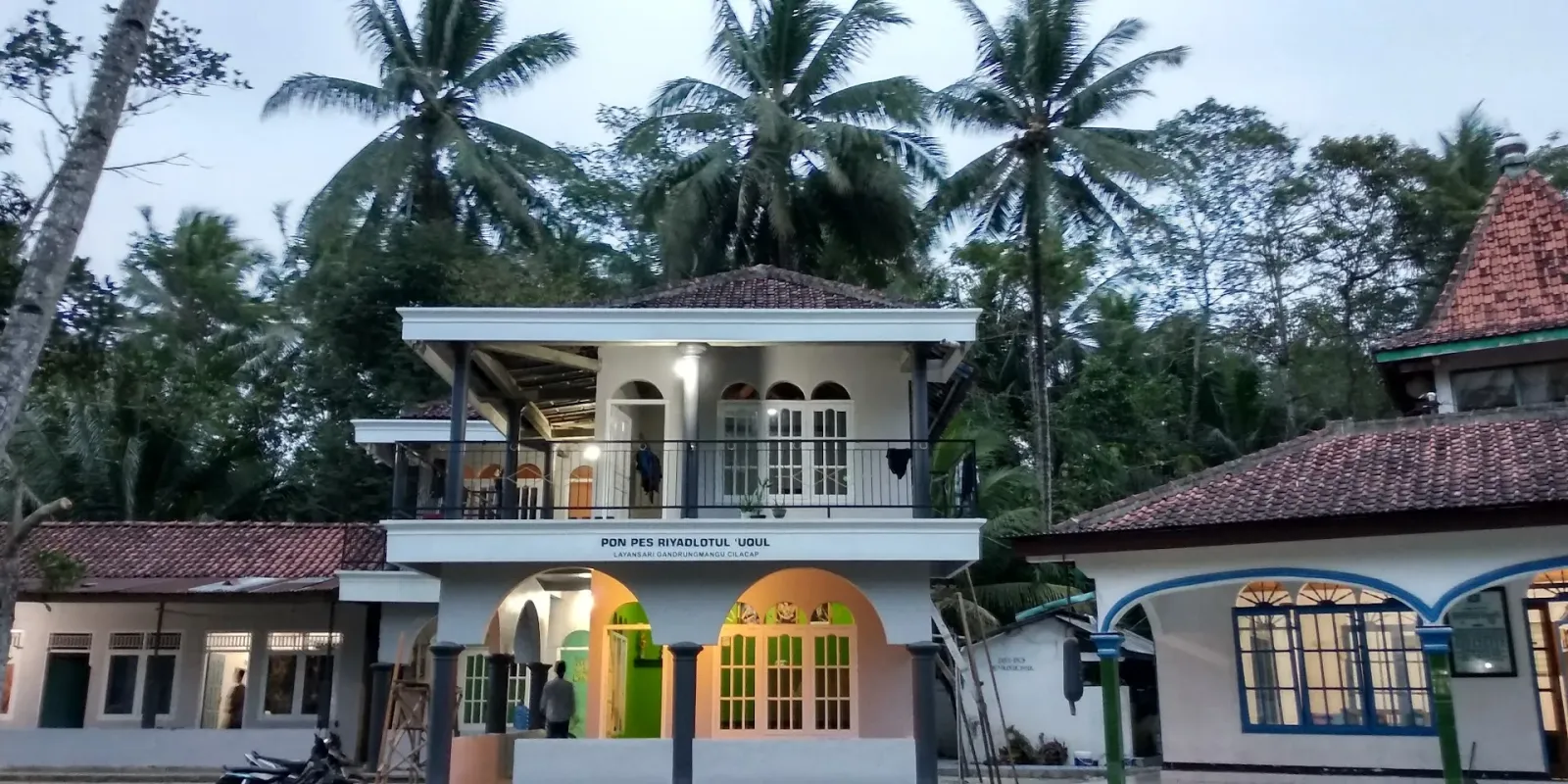 PONDOK PESANTREN RIYADLOTUL 'UQUL