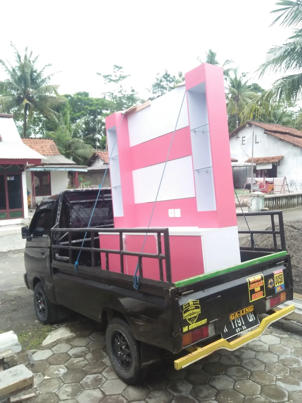 Putri Handayani Travel