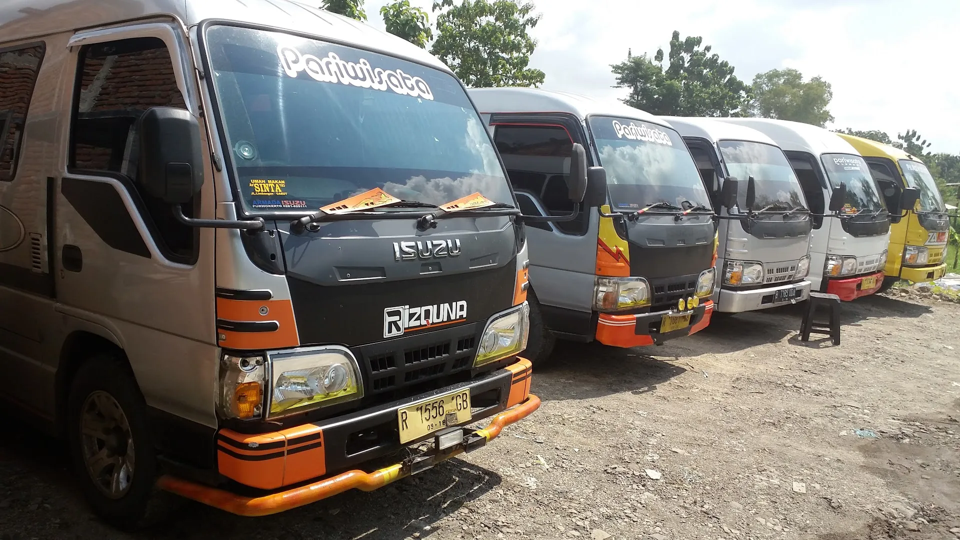 PUTRIHANDAYANI TRAVEL / LEBAHMAS KREWENG