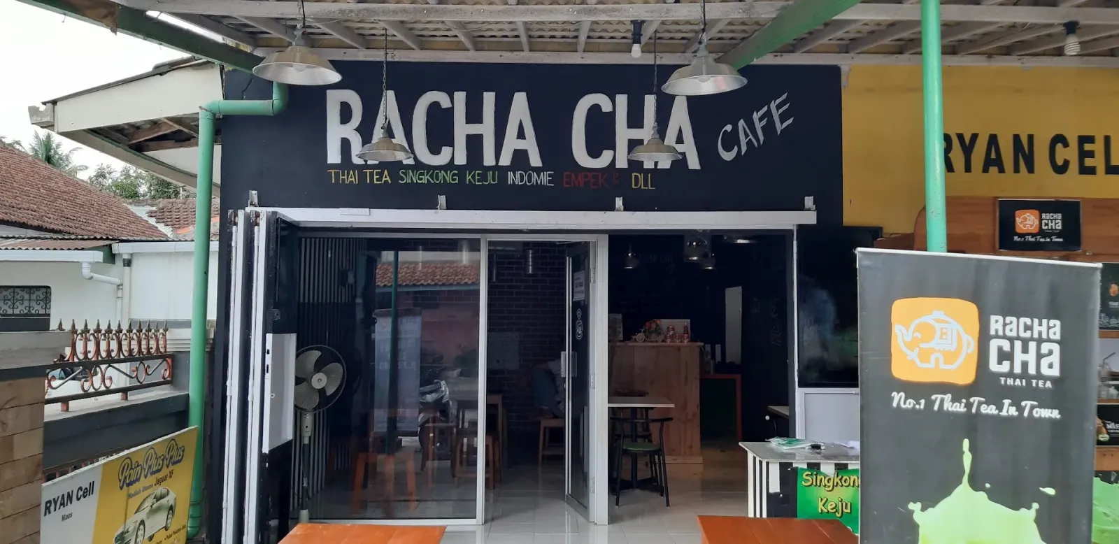 Rachacha Thai Tea Maos and Cafe