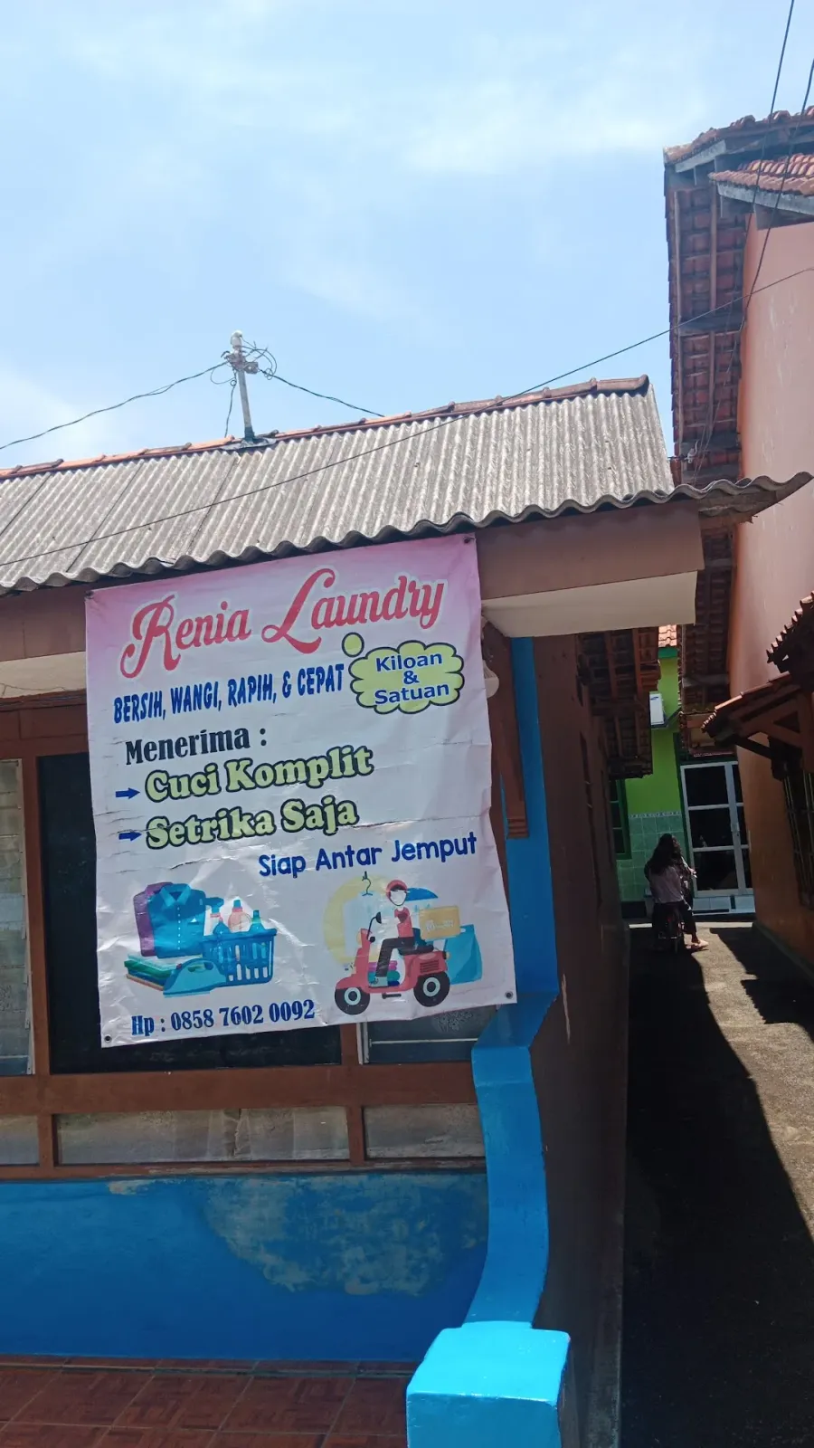 RENIA LAUNDRY