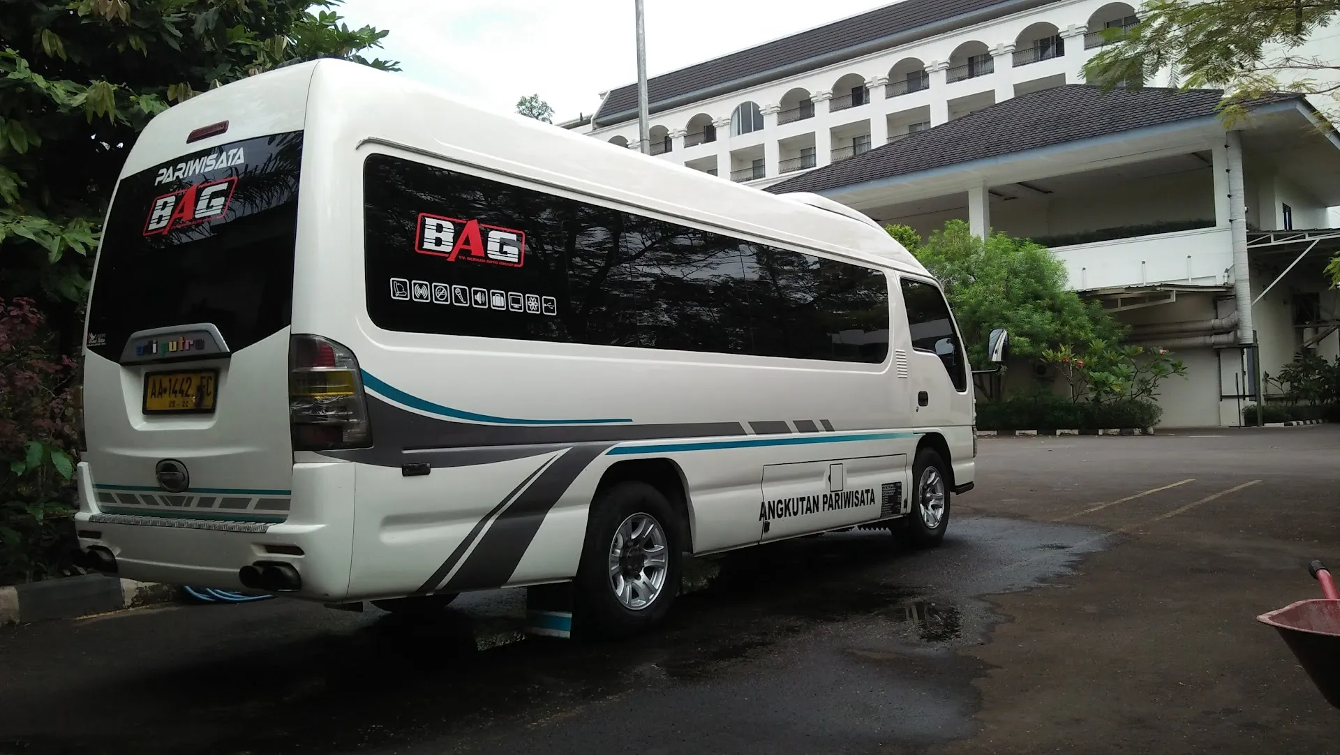 Rental Mobil Saroni