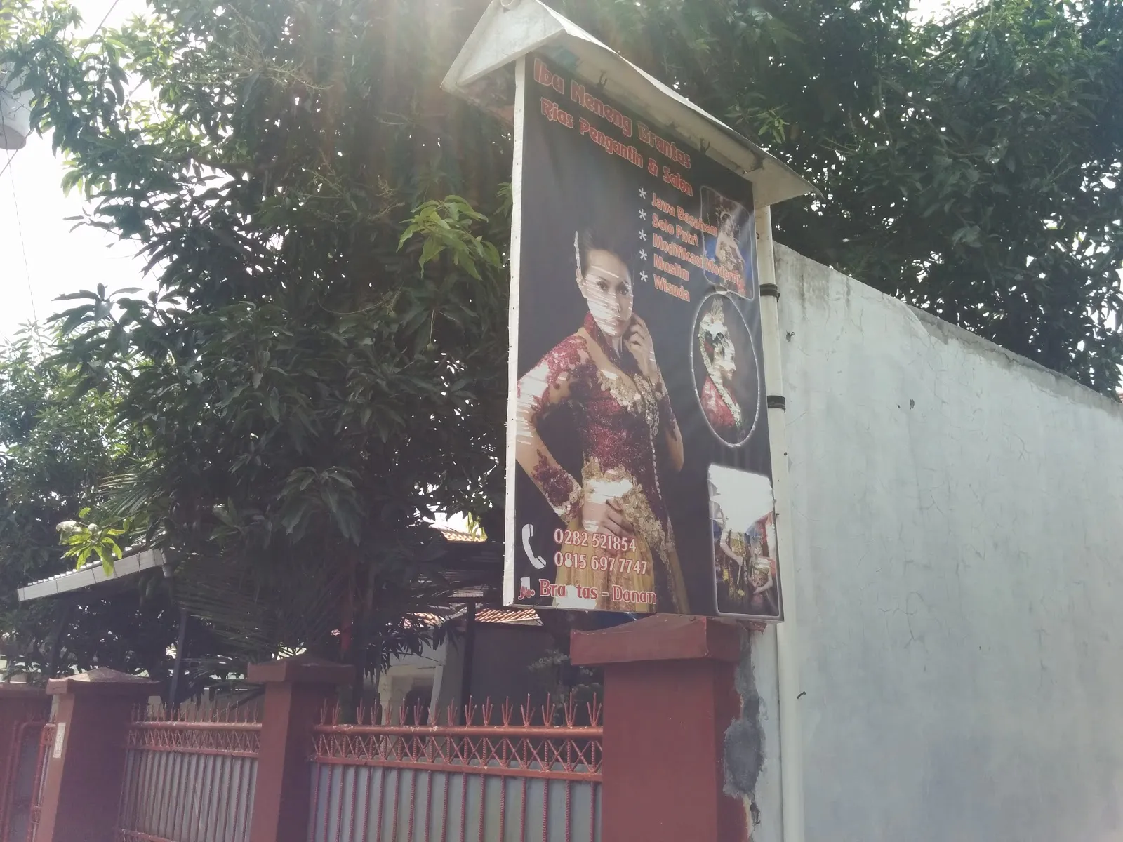 Rias Pengantin & Salon Ibu Neneng Brantas