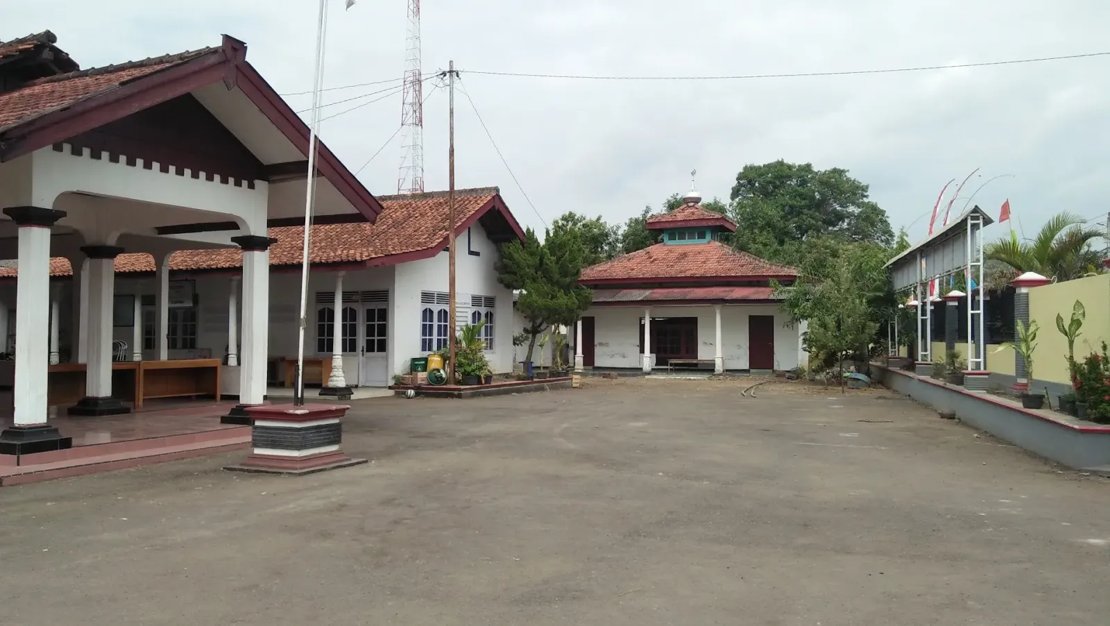 Rumah Kepala Desa Glempangpasir