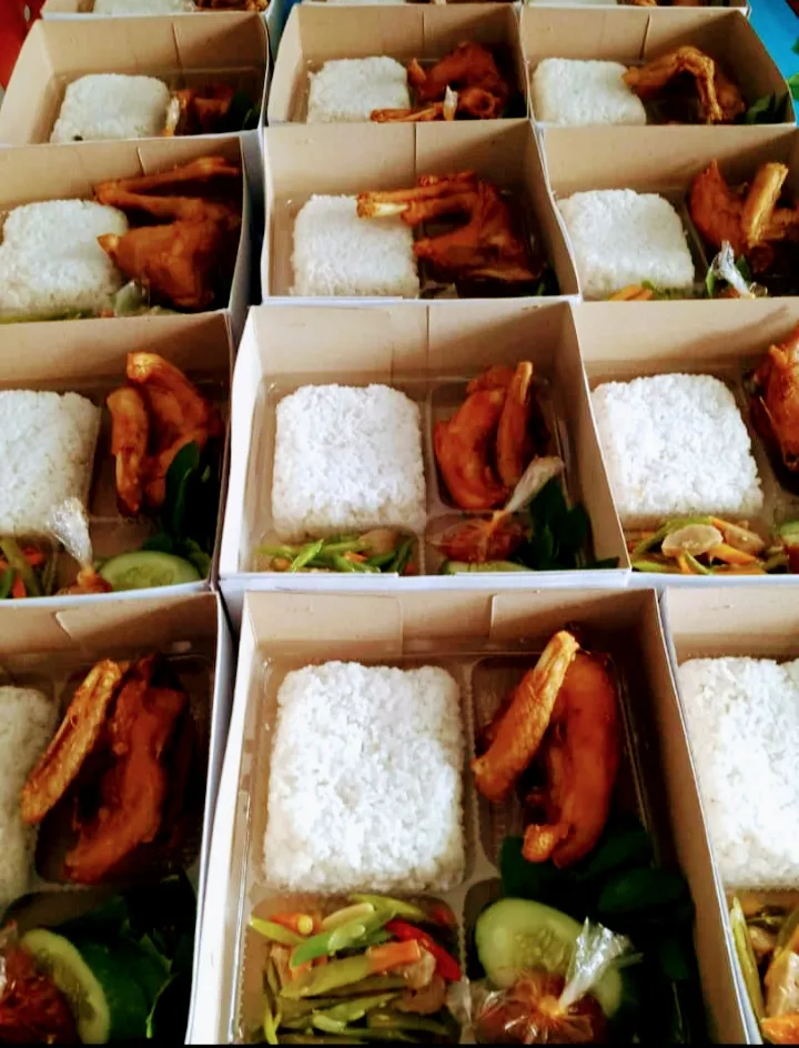 Rumah Makan Ayam Goreng Klapa Gading
