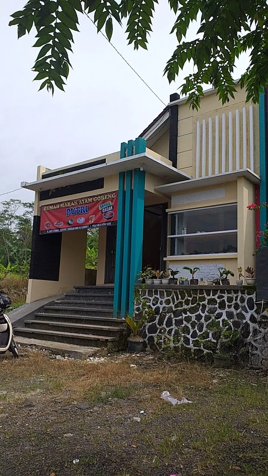 Rumah Makan Ayam Goreng Putri
