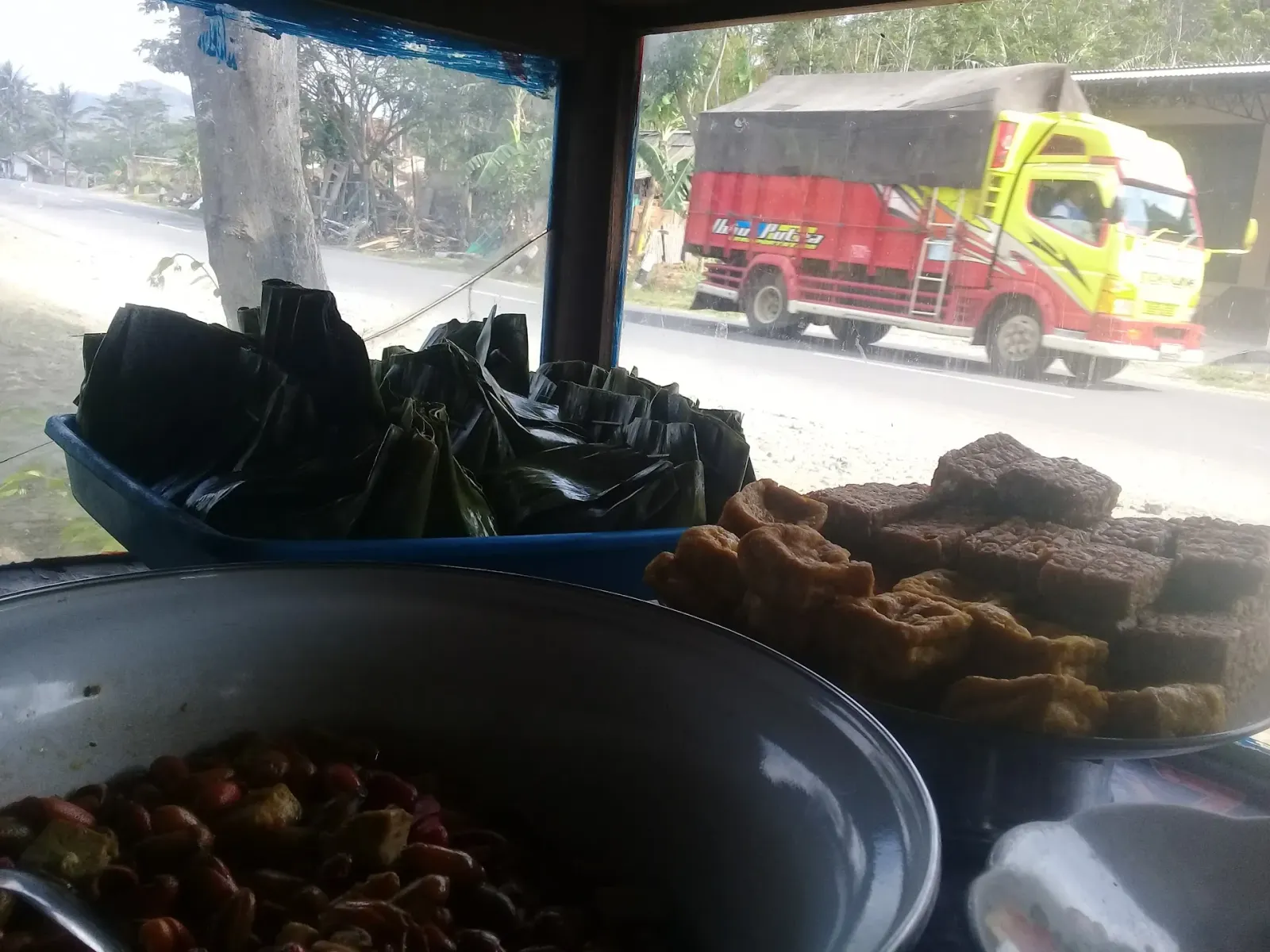 Rumah makan bu iis upik