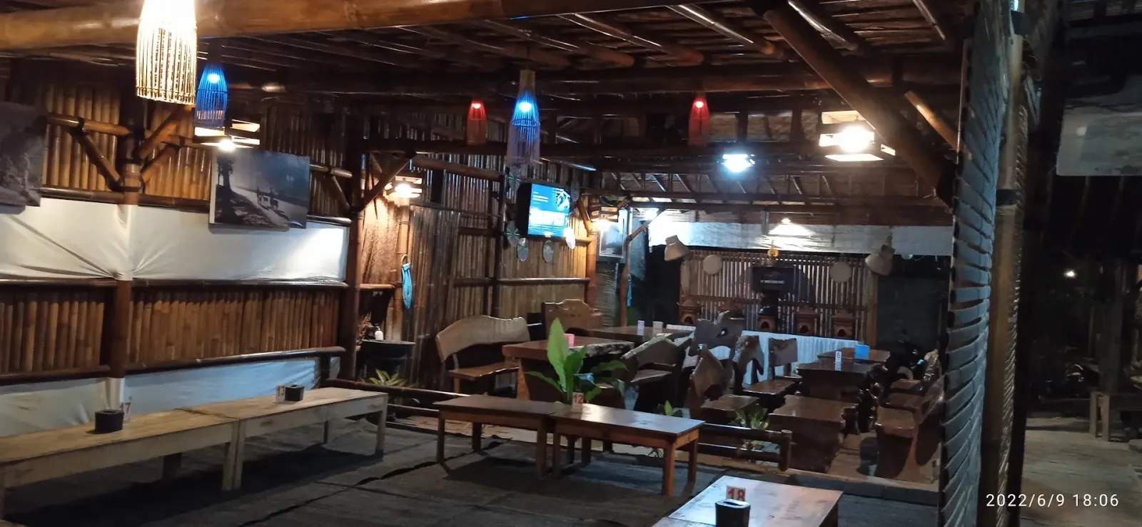 Rumah makan Pinggir Rel