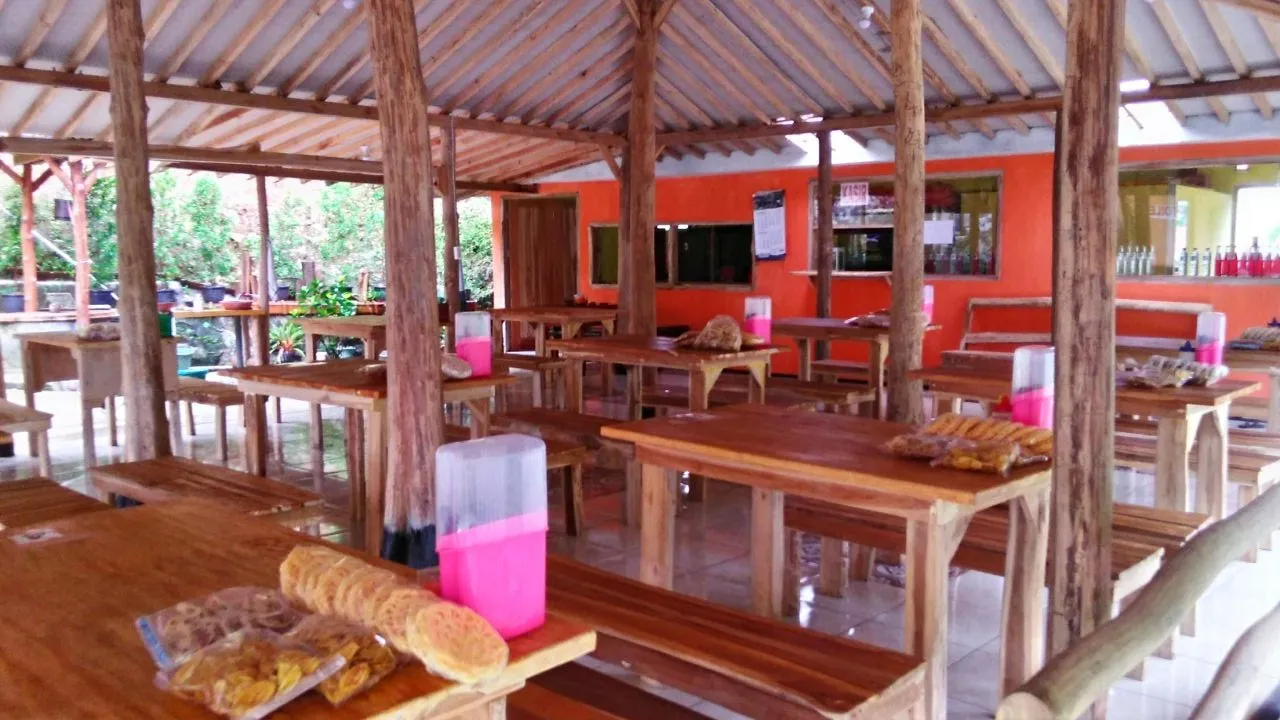 RUMAH MAKAN "TAMAN CIDORA"