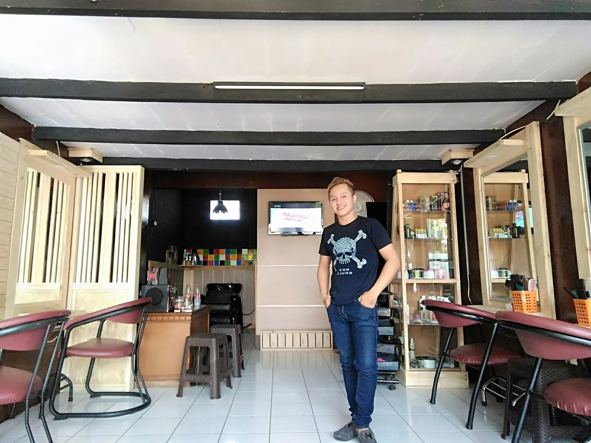 Salon Adhwa