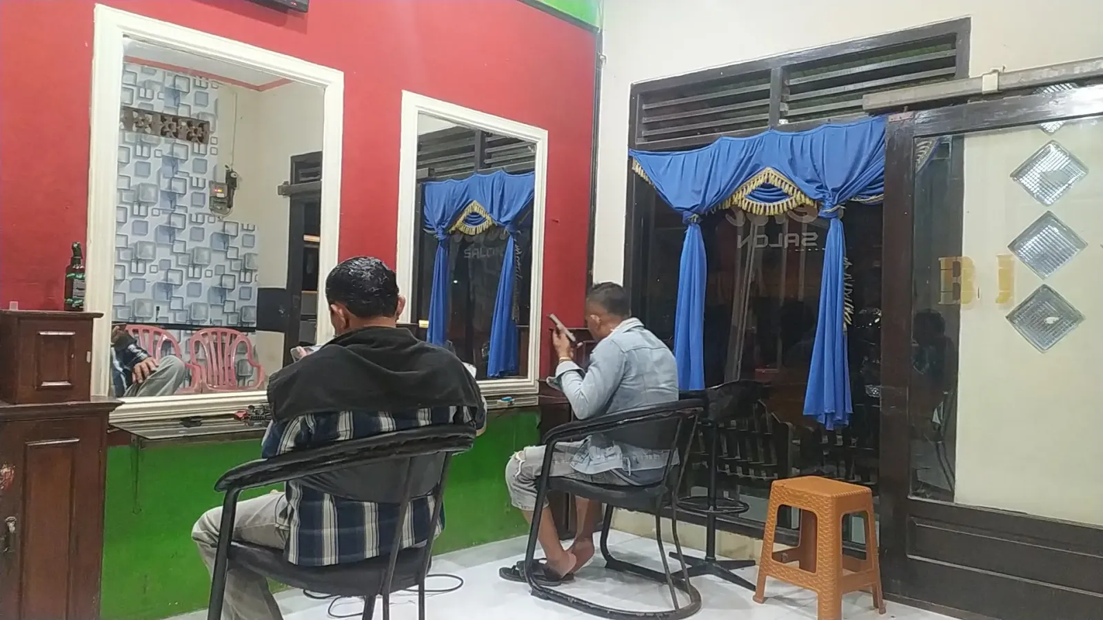 SALON LENI