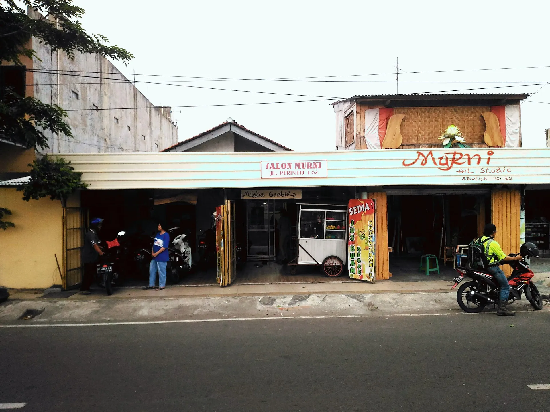 Salon Murni / Studio Lukis & Figura