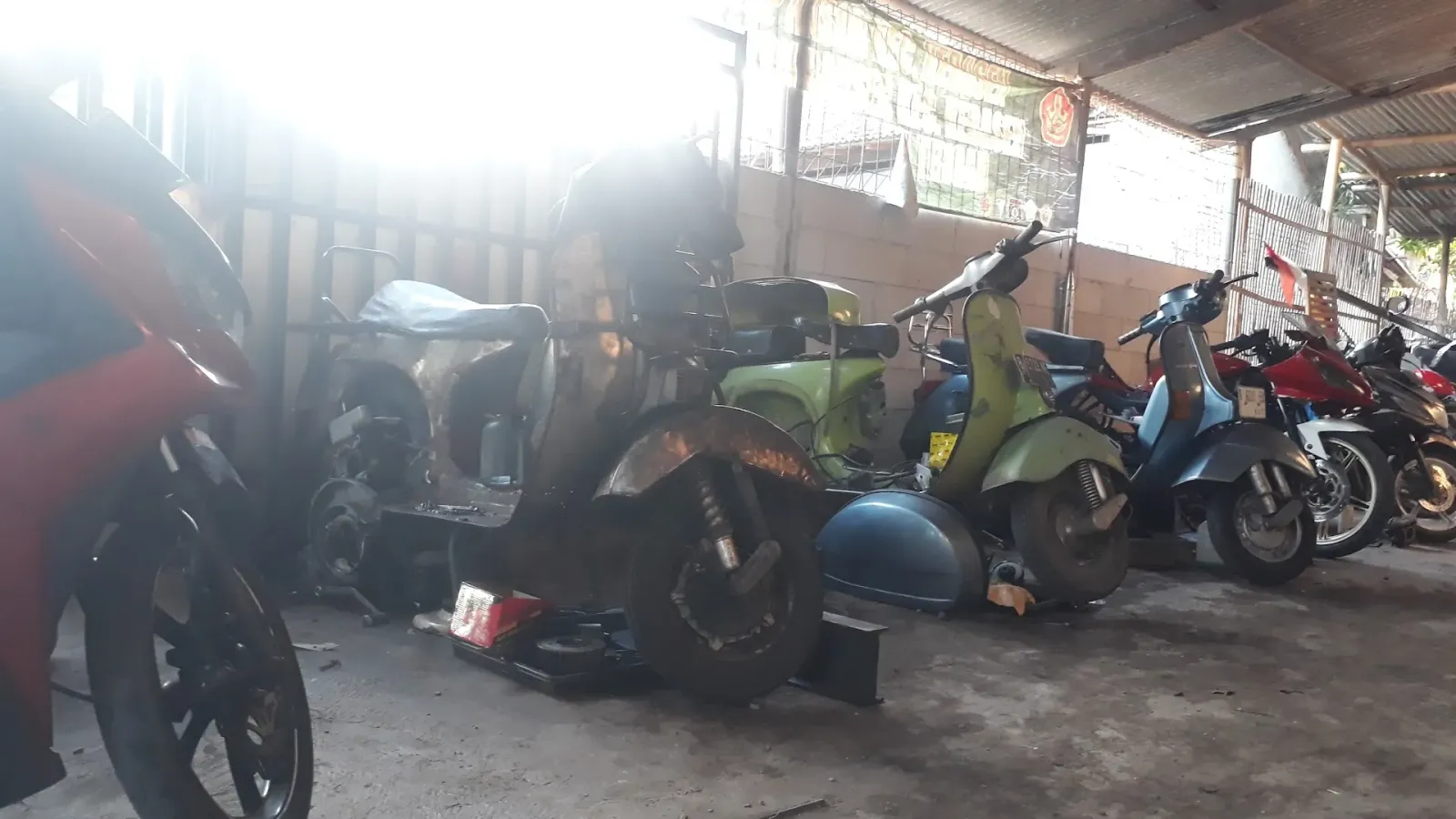 Santo's Cake & Snack....Bengkel Santo Motor