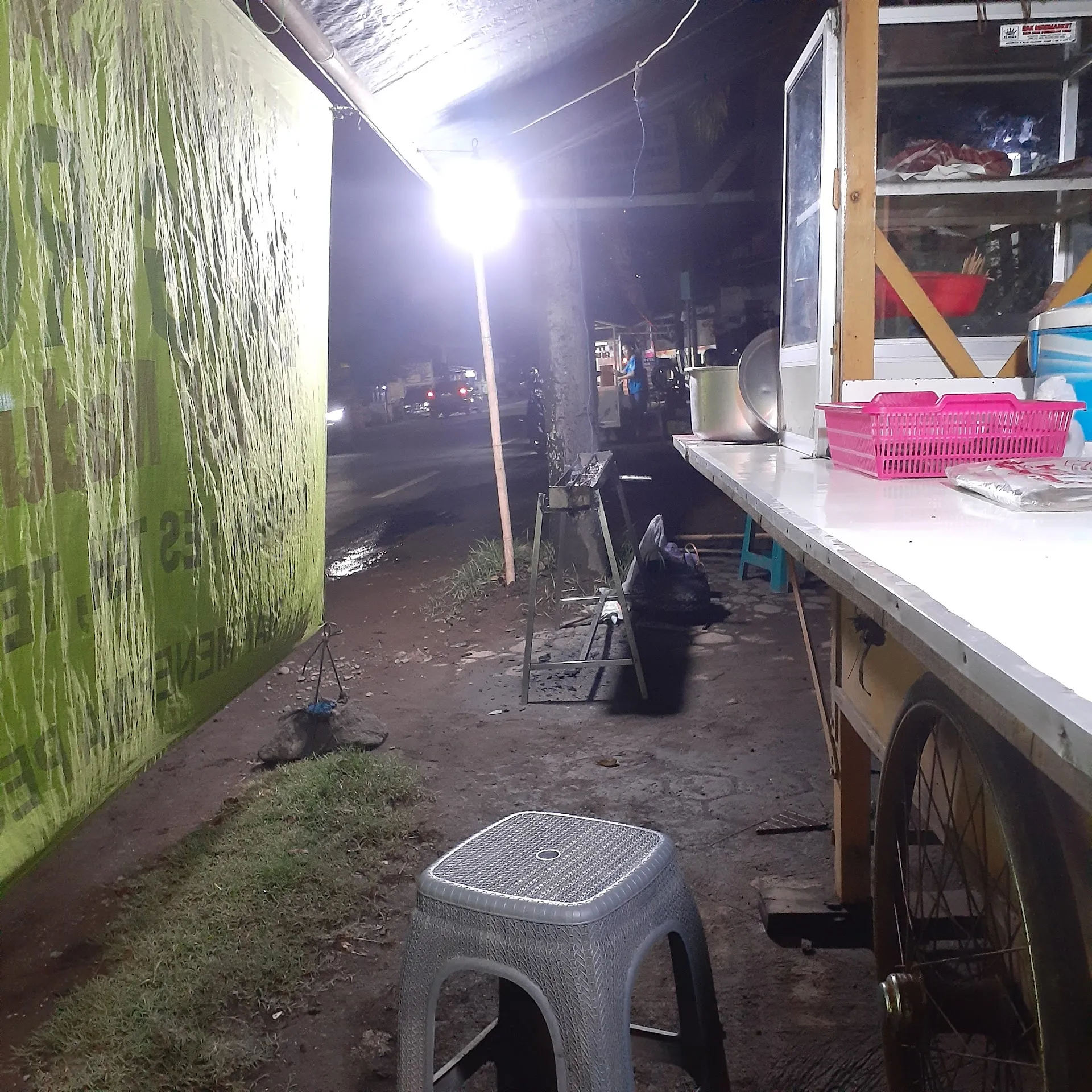 Sate Ayam dan Kambing Bang Romis Madura Asli