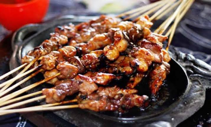 Sate ayam kalkun dan kelinci