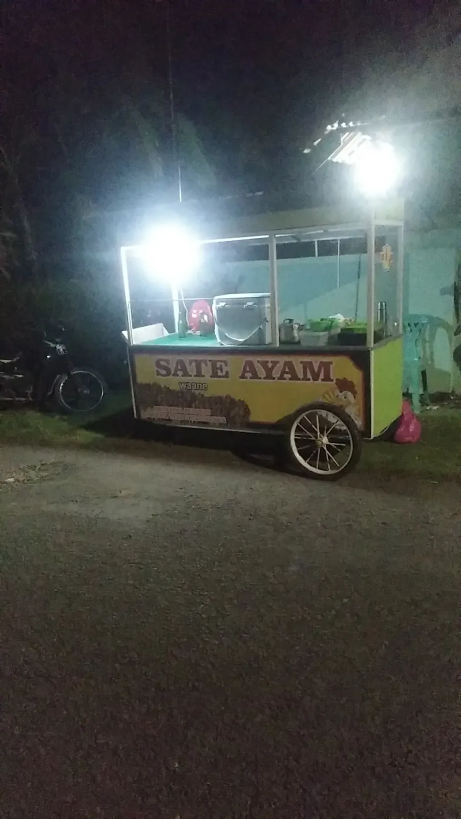 Sate ayam waane