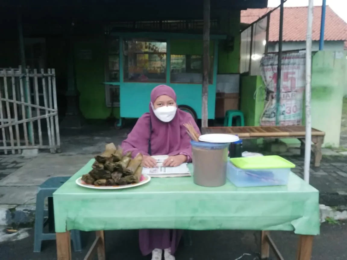 Sate Lontong "Ummu Zhufairah"