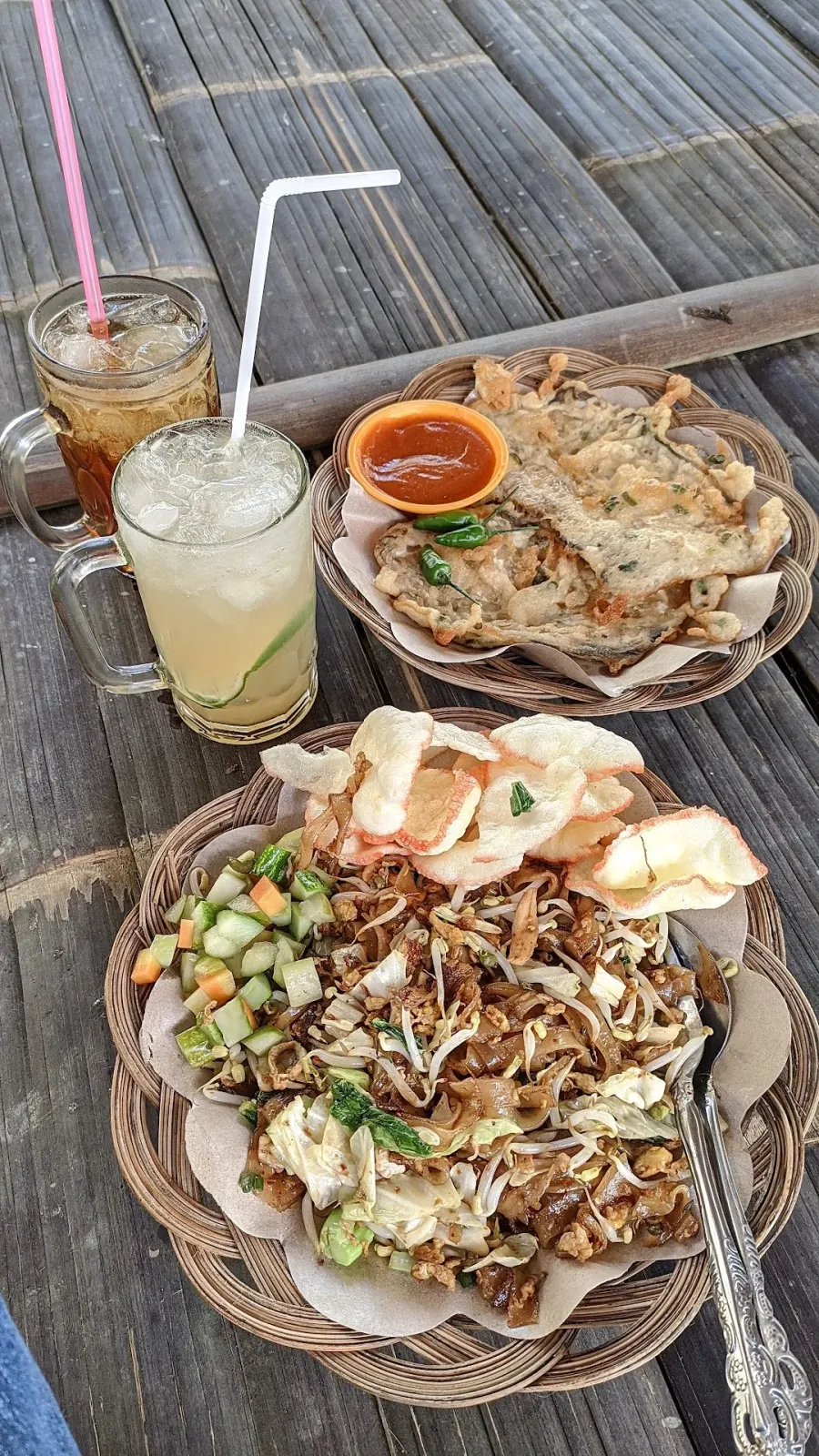Saung Kamboja Panikel